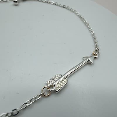 Vintage 90s Silver Tone Arrow Charm Bracelet Minimalist Women's Classic Jewelry - Thumbnail 4