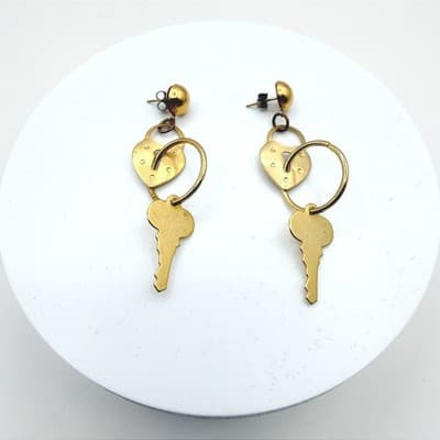 Vintage 80s Victorian Brass Heart Padlock & Skeleton Key Dangle Earrings Jewelry