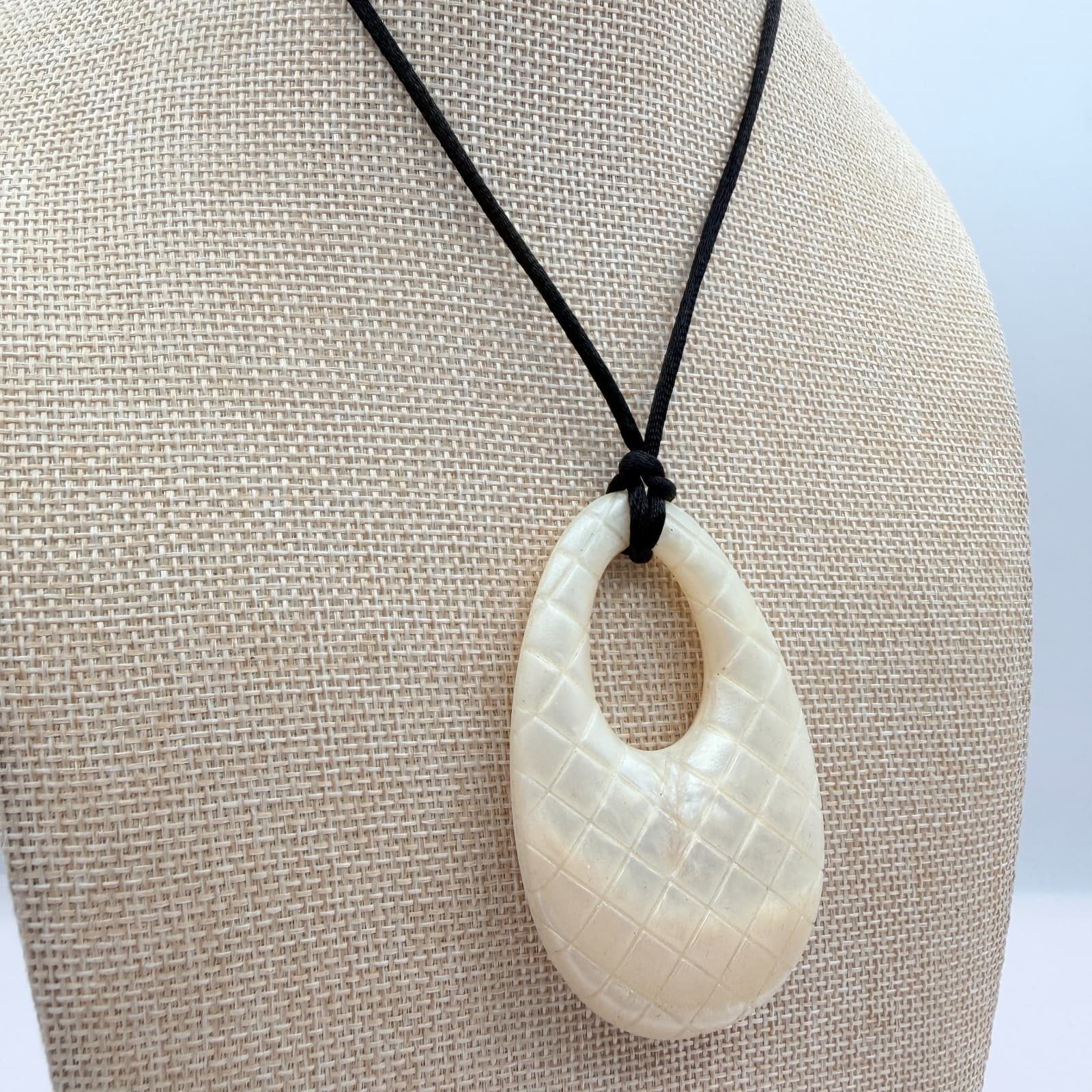 Vintage 80s Shell Geometric Lattice Dangle Necklace Minimalist Amulet Jewelry - Thumbnail 5