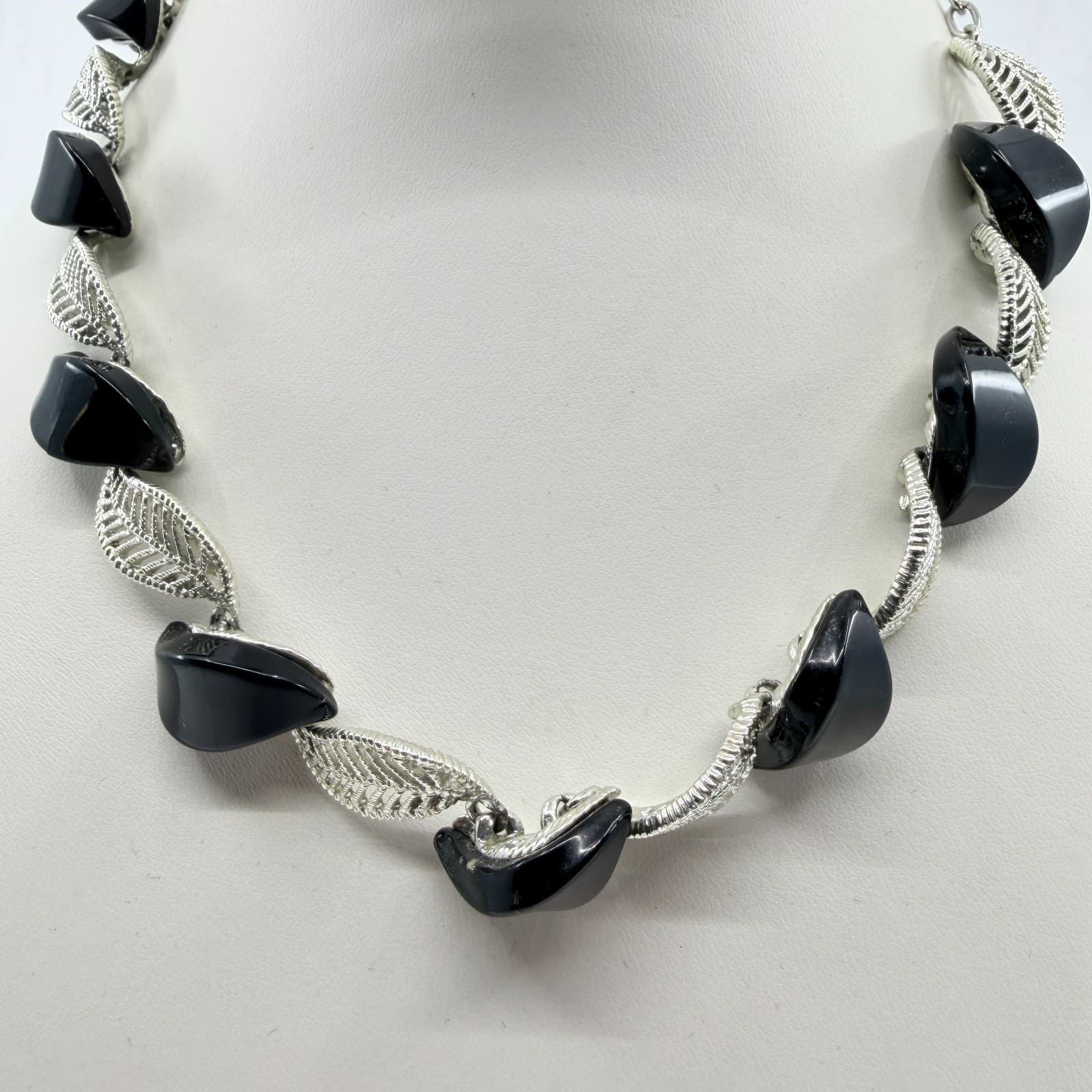 Vintage MCM Mid Century Silver Tone Filigree Leaf Black Cabochon Choker Necklace - Thumbnail 2