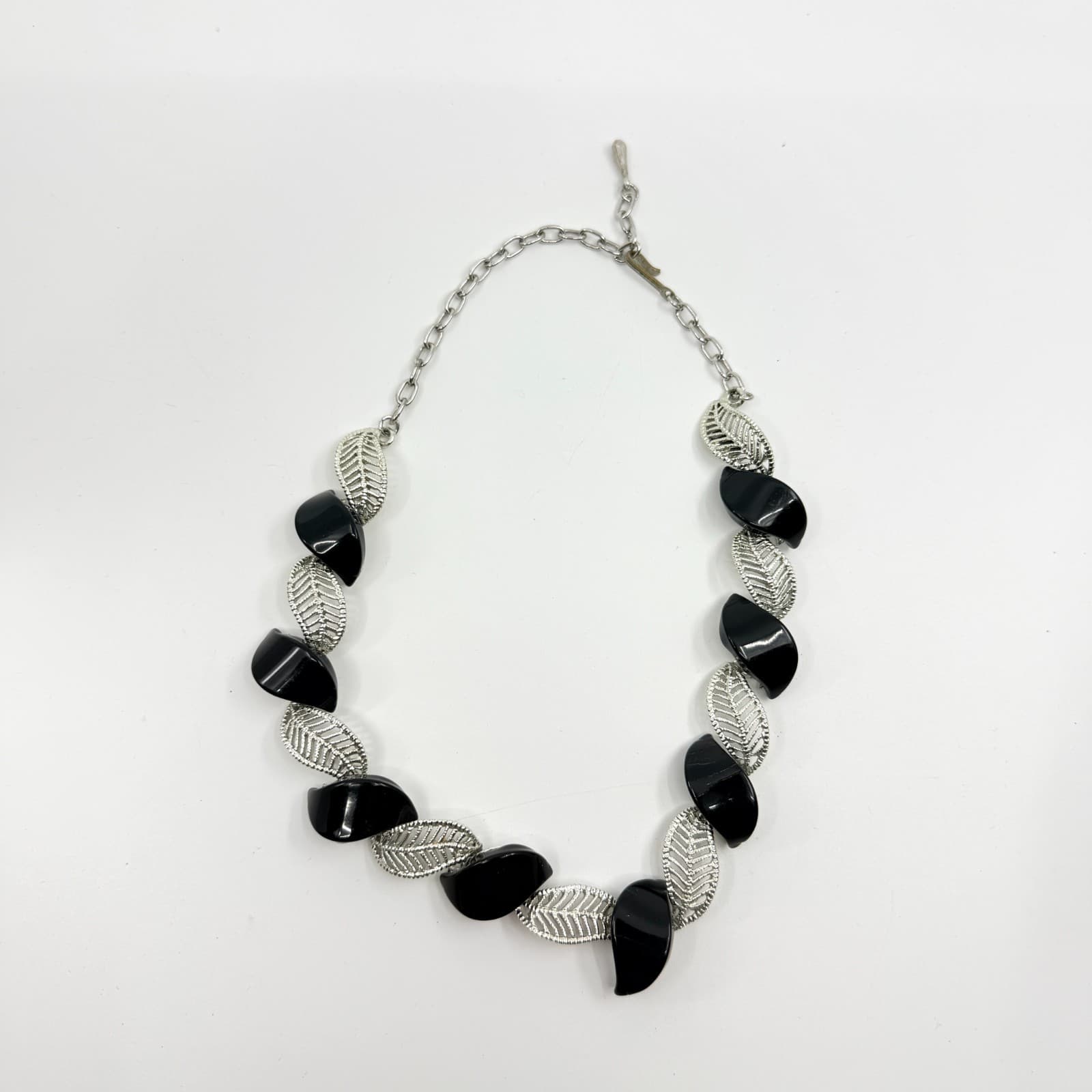 Vintage MCM Mid Century Silver Tone Filigree Leaf Black Cabochon Choker Necklace - Thumbnail 10