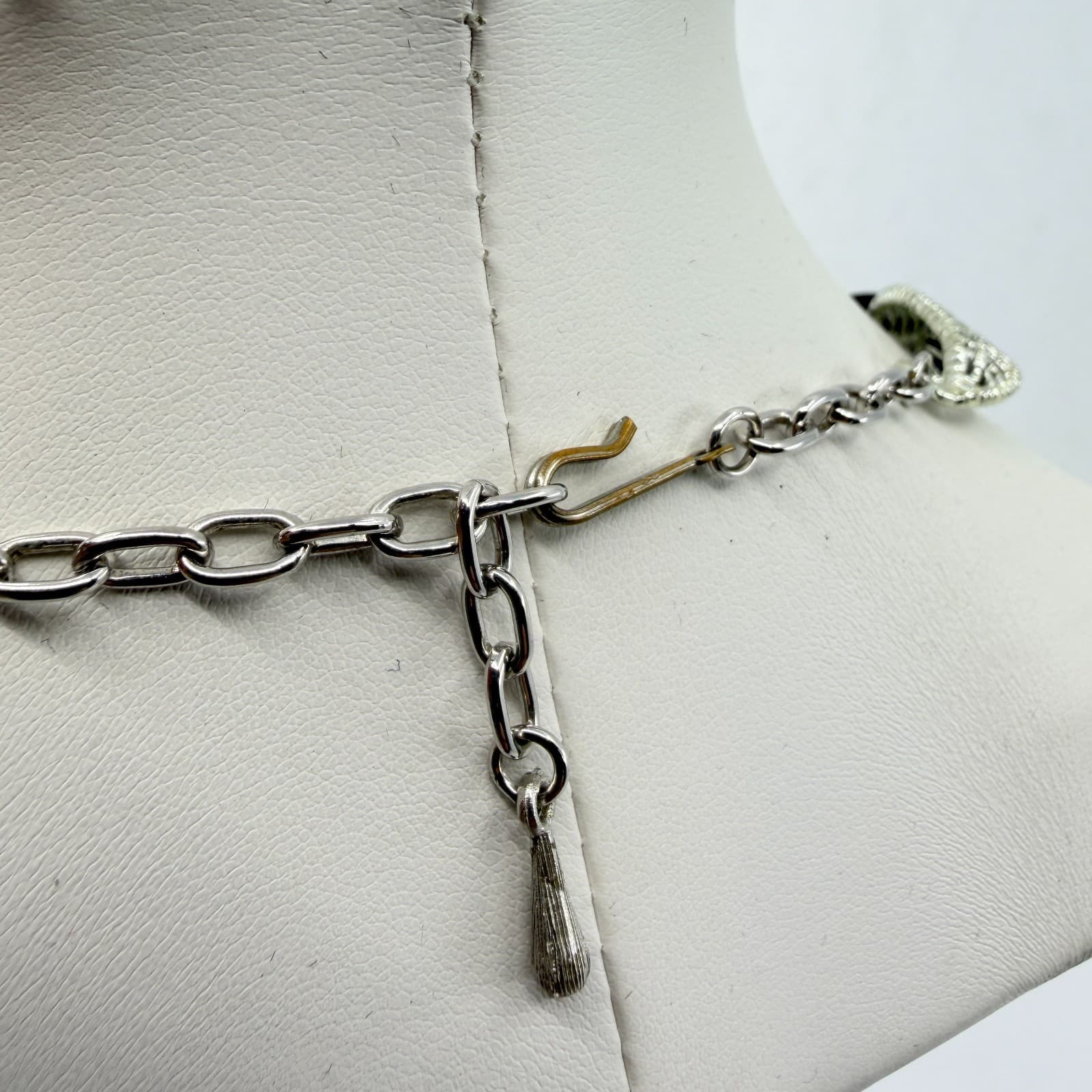 Vintage MCM Mid Century Silver Tone Filigree Leaf Black Cabochon Choker Necklace - Thumbnail 8