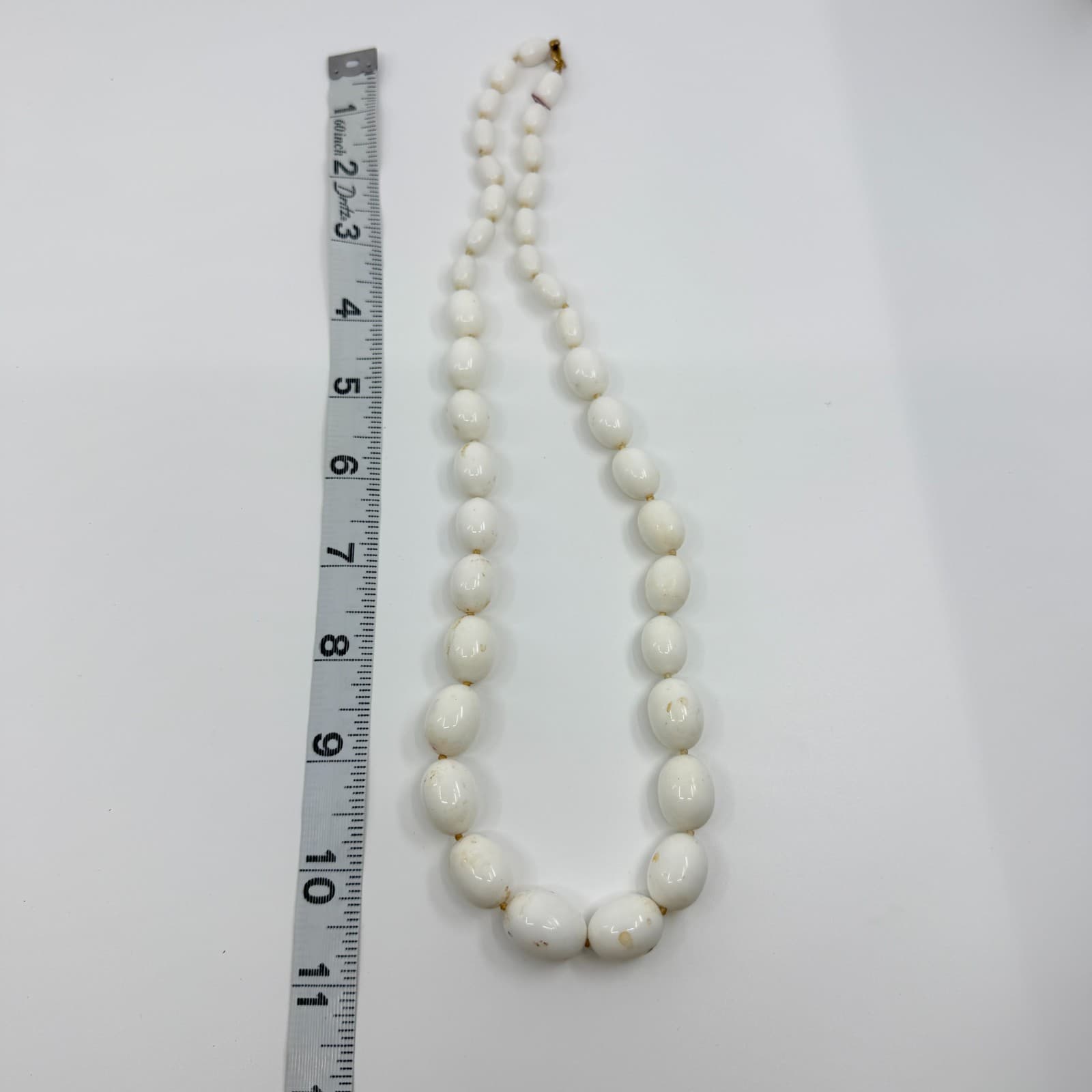 Vintage White Oval Beaded Necklace Graduated Chunky Retro Statement Retro 90s - Thumbnail 10