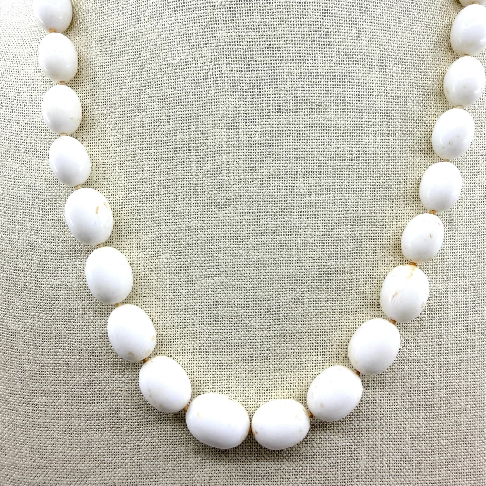Vintage White Oval Beaded Necklace Graduated Chunky Retro Statement Retro 90s