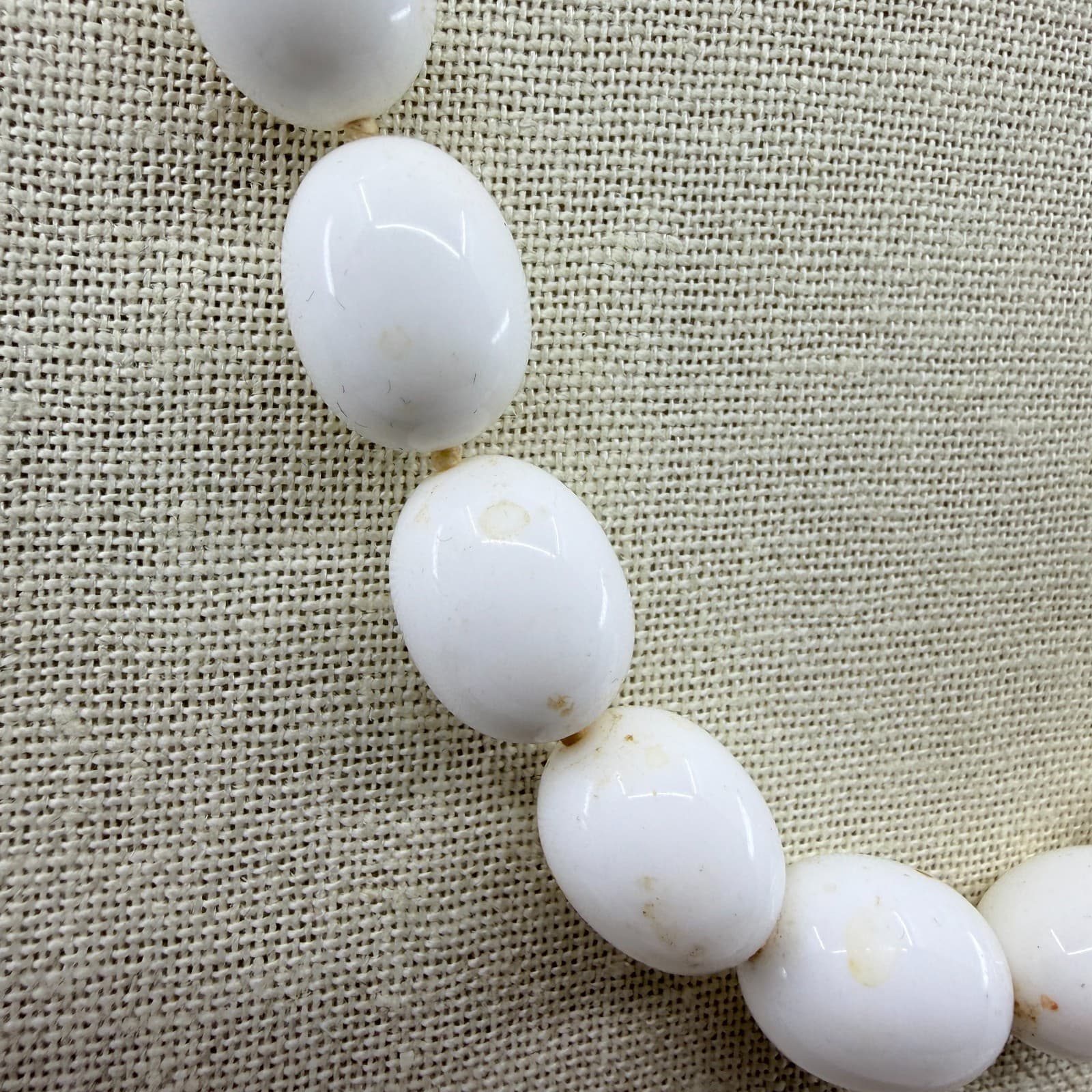 Vintage White Oval Beaded Necklace Graduated Chunky Retro Statement Retro 90s - Thumbnail 5