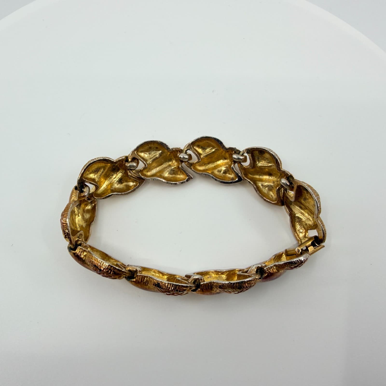 Vintage Crown Trifari Gold Tone Brushed Leaf Link Bracelet Textured Mid Century - Thumbnail 2