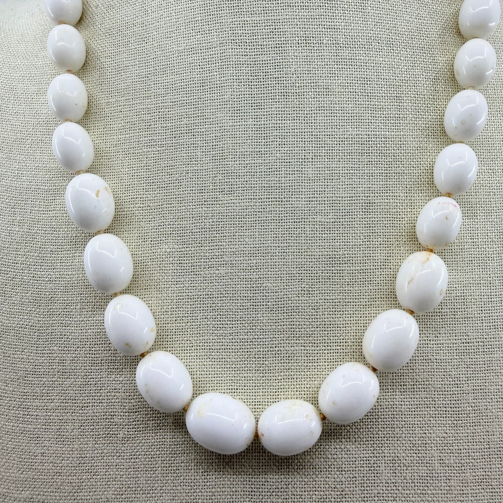 Vintage White Oval Beaded Necklace Graduated Chunky Retro Statement Retro 90s - Thumbnail 6
