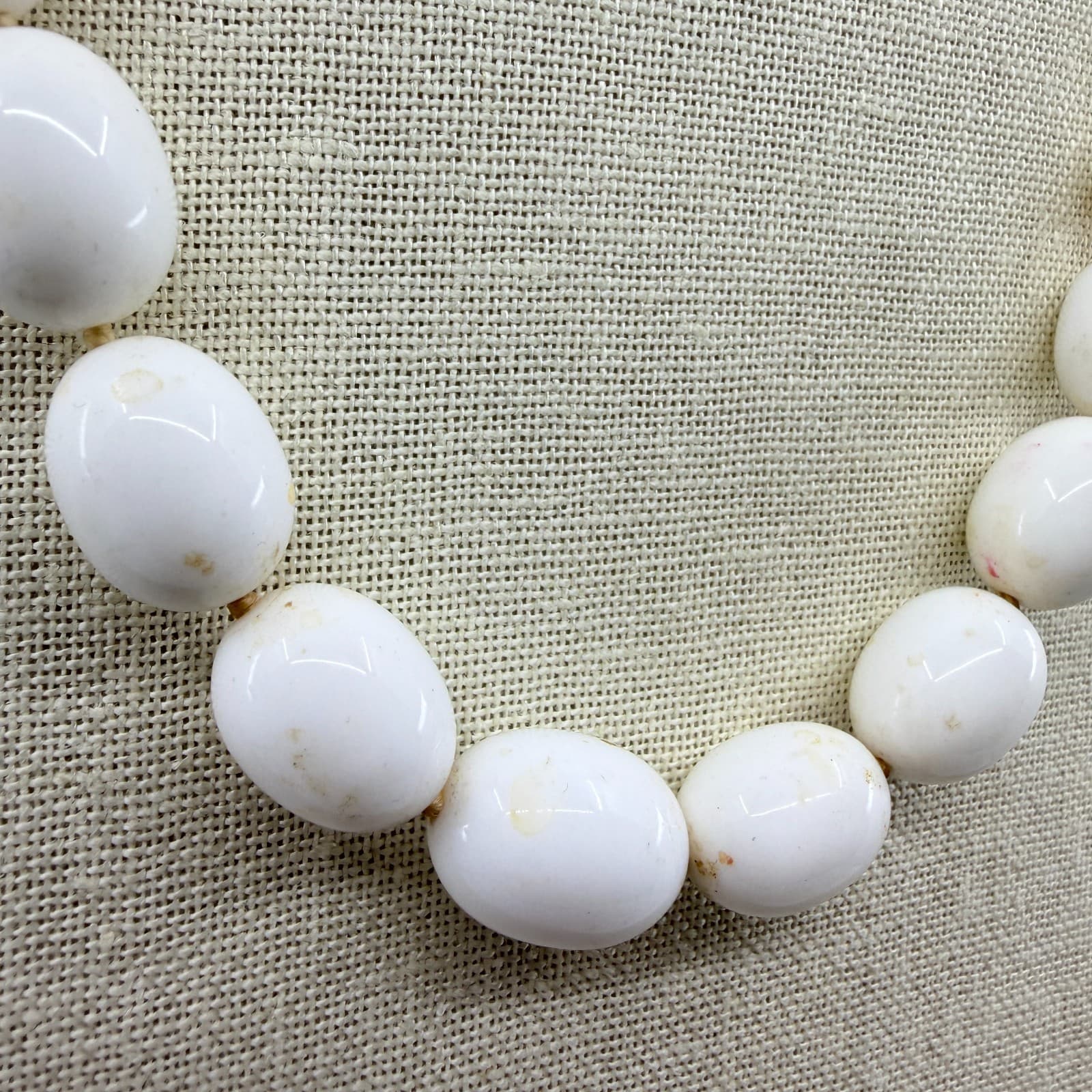 Vintage White Oval Beaded Necklace Graduated Chunky Retro Statement Retro 90s - Thumbnail 4