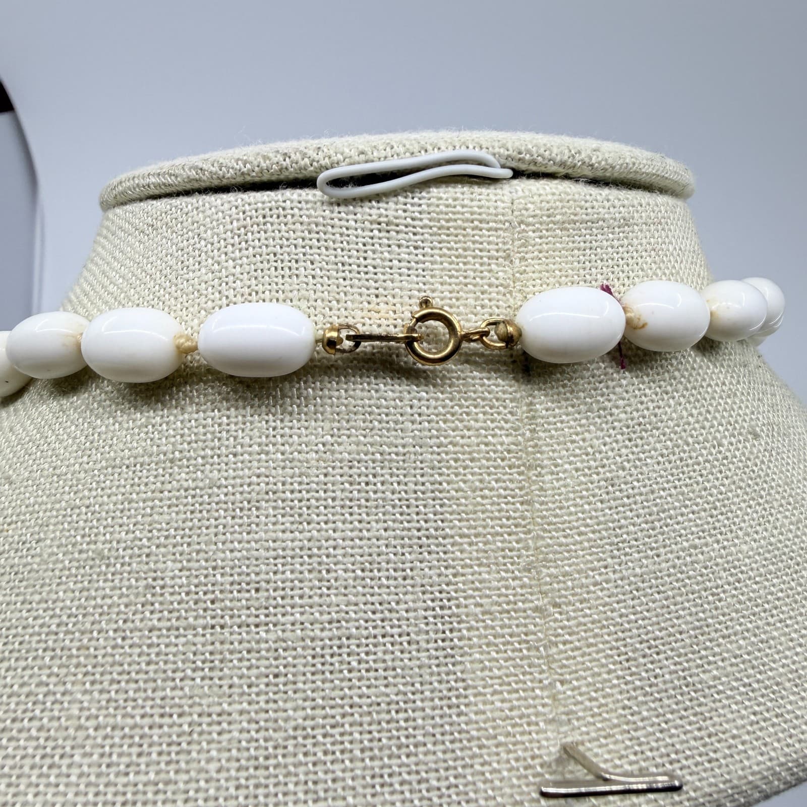 Vintage White Oval Beaded Necklace Graduated Chunky Retro Statement Retro 90s - Thumbnail 8