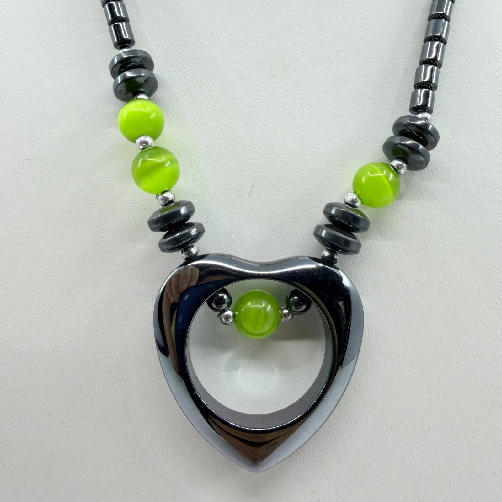 Vintage Gunmetal Tone Heart Pendant Necklace Green Beaded Statement Retro - Thumbnail 4