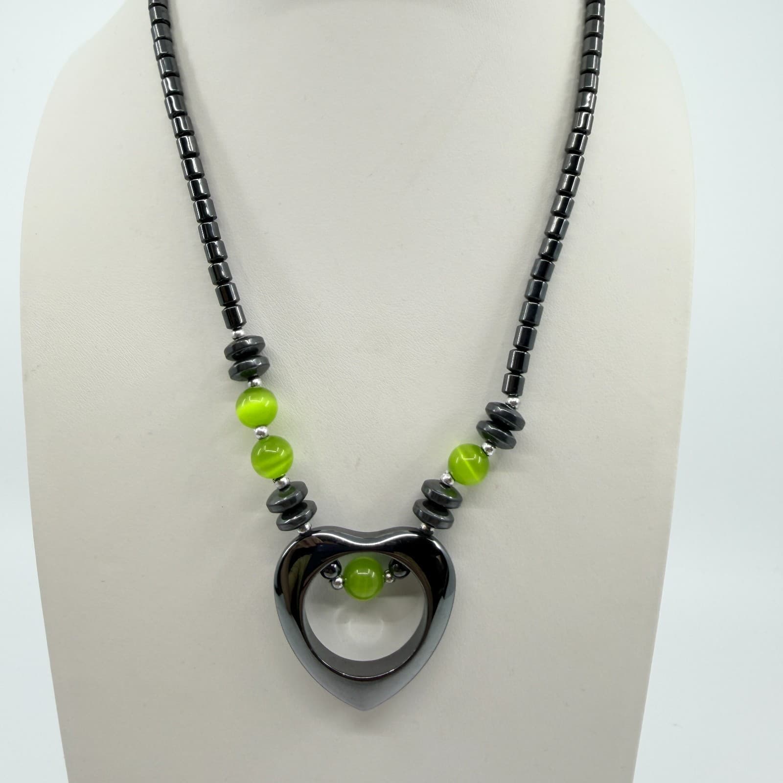 Vintage Gunmetal Tone Heart Pendant Necklace Green Beaded Statement Retro - Thumbnail 2