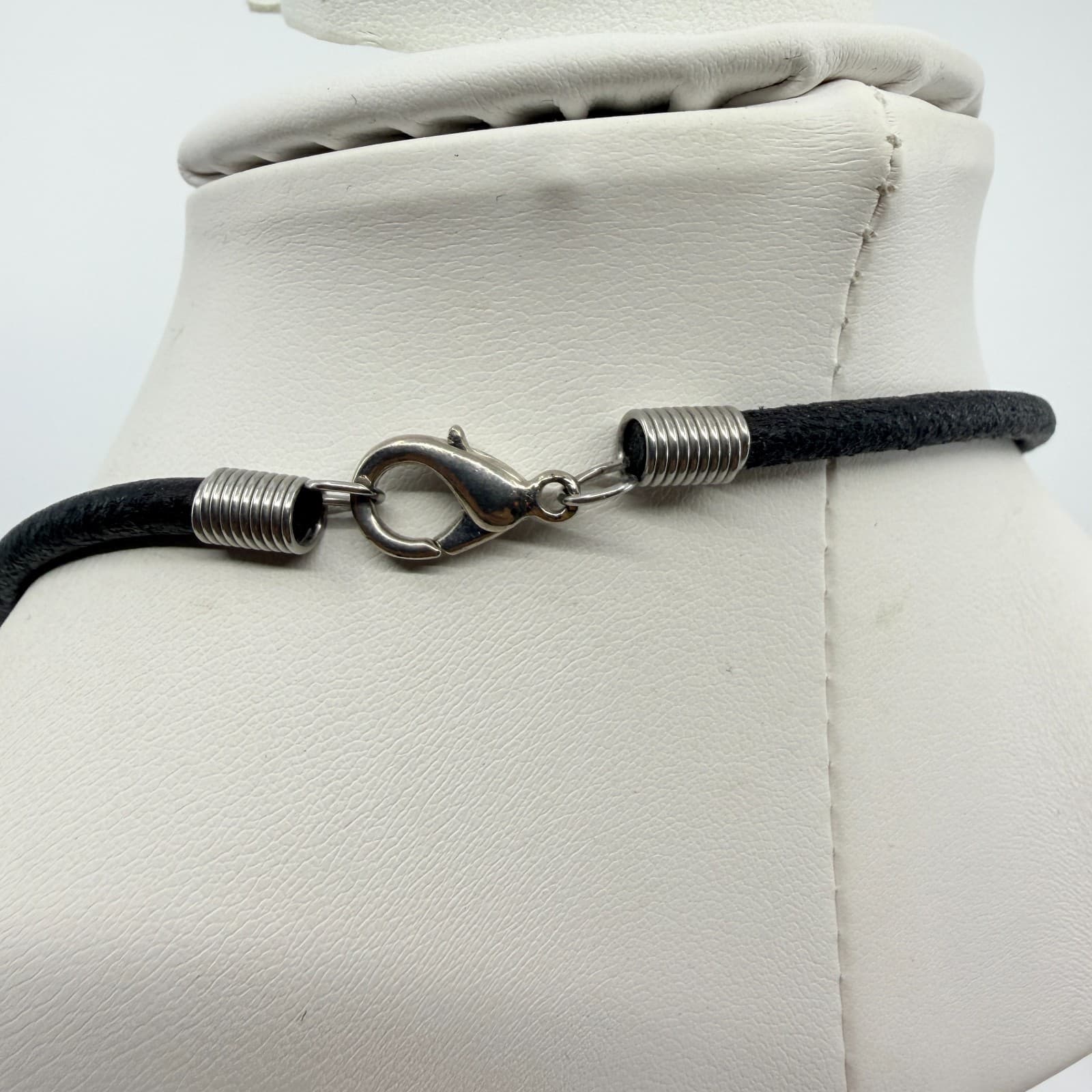 Vintage Silver Tone Flower Rosette Pendant Necklace Black Leather Cord Boho 90s - Thumbnail 5
