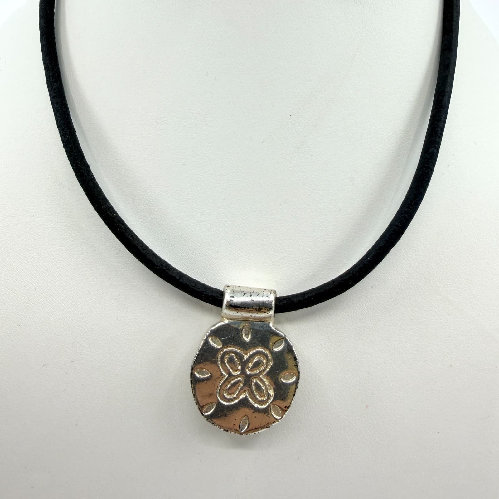 Vintage Silver Tone Flower Rosette Pendant Necklace Black Leather Cord Boho 90s
