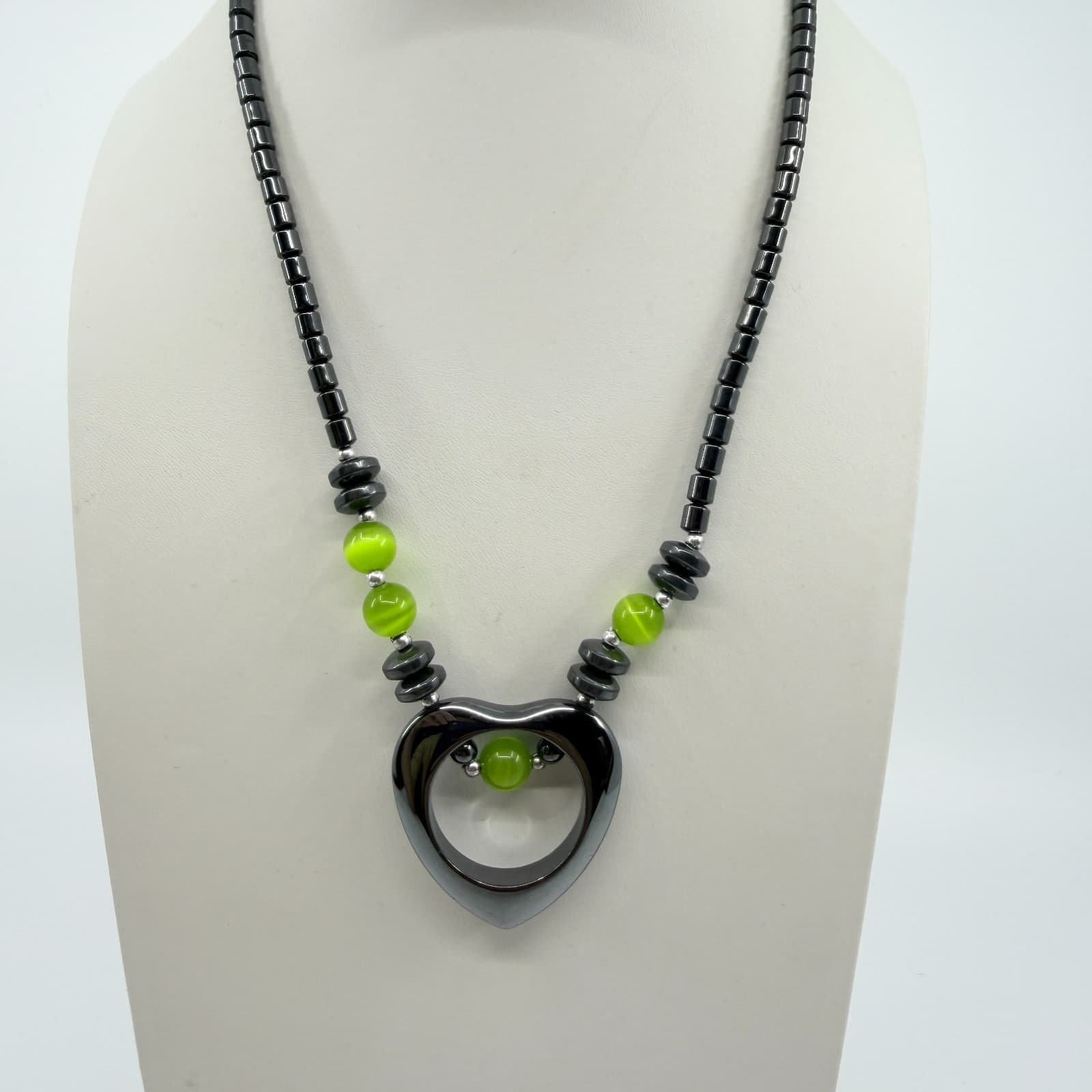 Vintage Gunmetal Tone Heart Pendant Necklace Green Beaded Statement Retro - Thumbnail 3