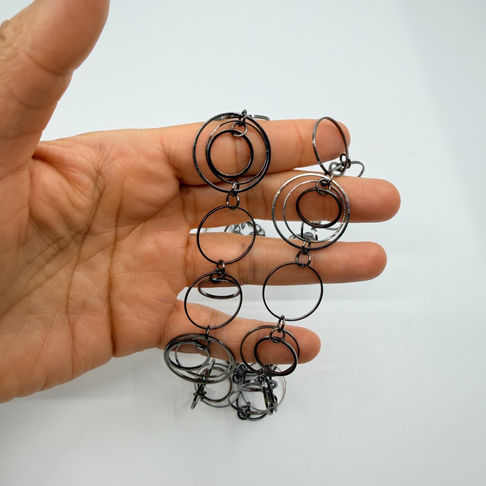 Vintage Gunmetal Tone Interlocking Circle Link Necklace Modernist Geometric 90s - Thumbnail 7