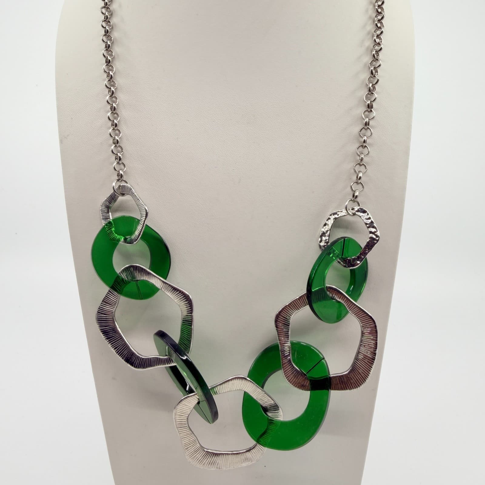 Vintage Paparazzi Urban Circus Green Acrylic Silver Tone Textured Link Statement - Thumbnail 2