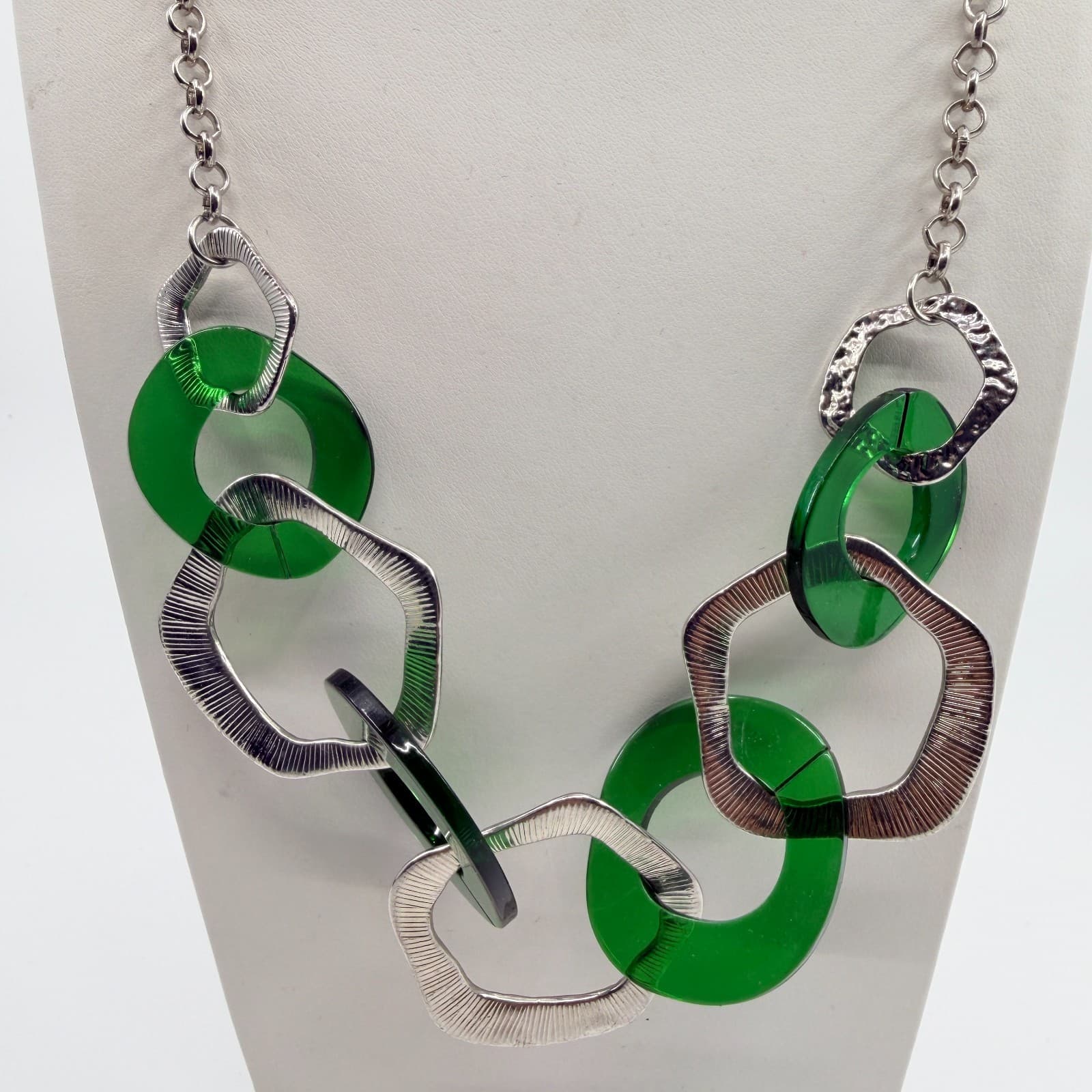 Vintage Paparazzi Urban Circus Green Acrylic Silver Tone Textured Link Statement - Thumbnail 4