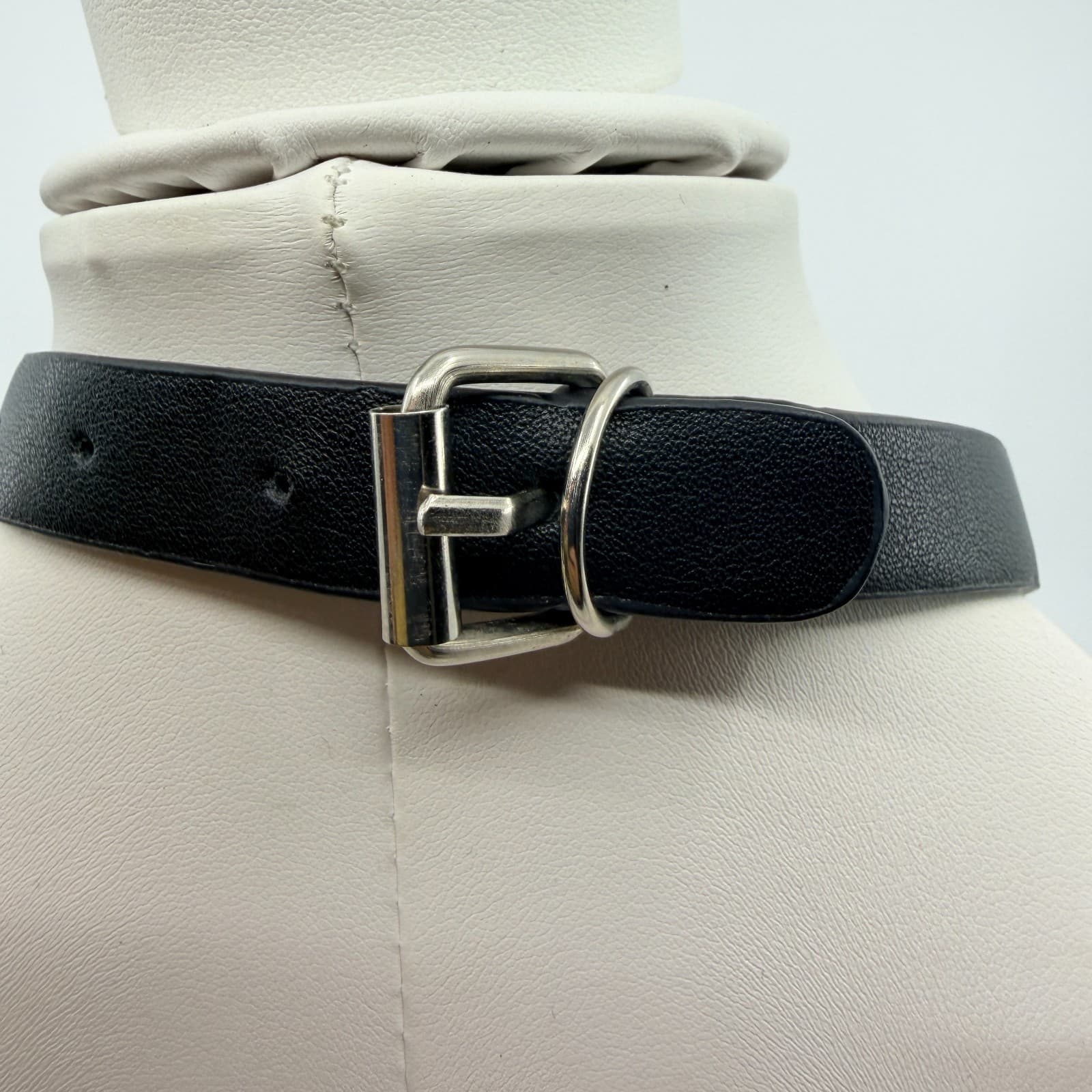 Vintage Silver Tone Heart Choker Necklace Faux Leather Chain Goth Y2K Retro 90s - Thumbnail 8