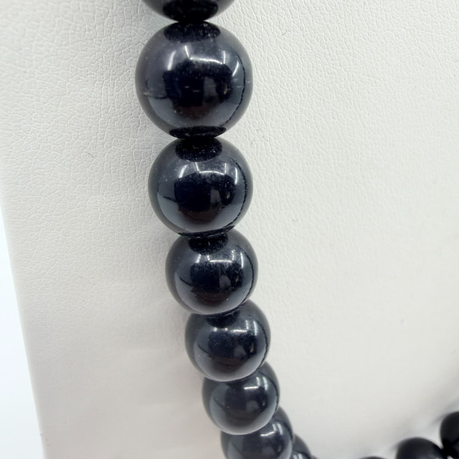 Vintage Black Bead Necklace Single Strand Minimalist Classic Retro Statement 90s - Thumbnail 4