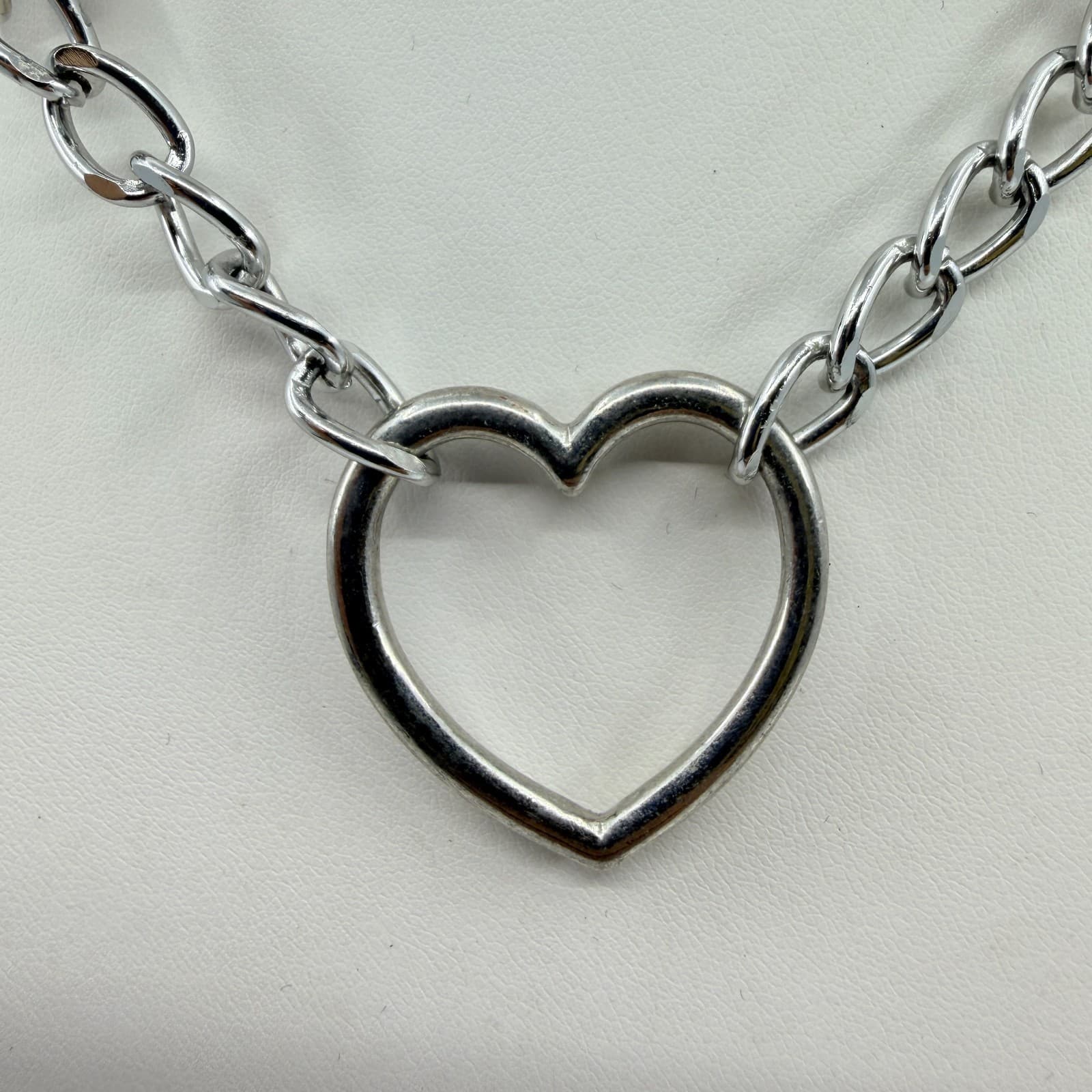 Vintage Silver Tone Heart Choker Necklace Faux Leather Chain Goth Y2K Retro 90s - Thumbnail 2