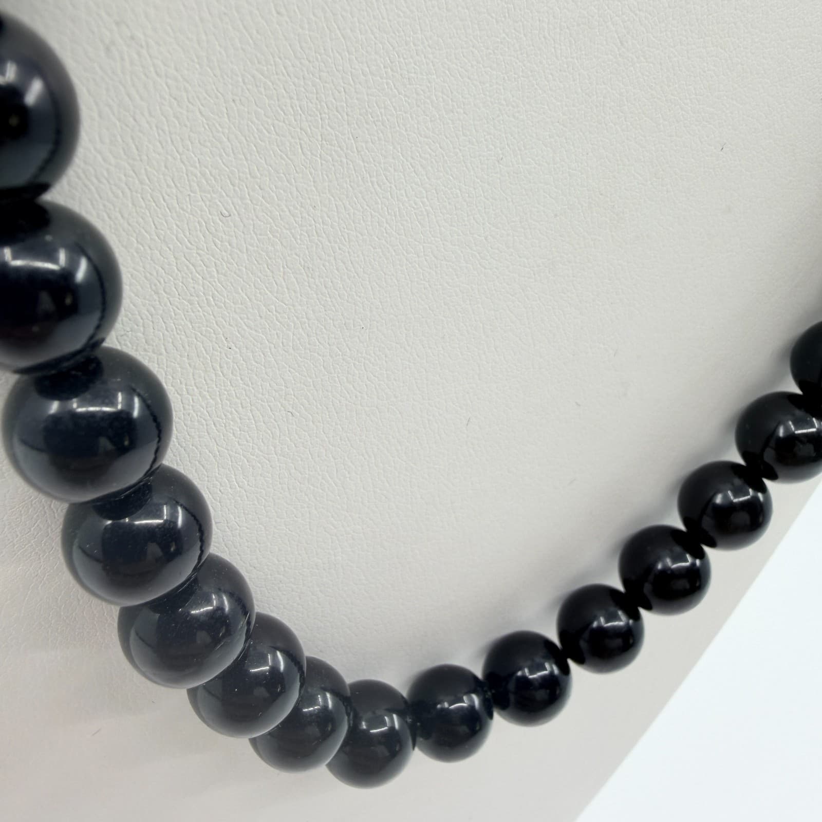 Vintage Black Bead Necklace Single Strand Minimalist Classic Retro Statement 90s - Thumbnail 5