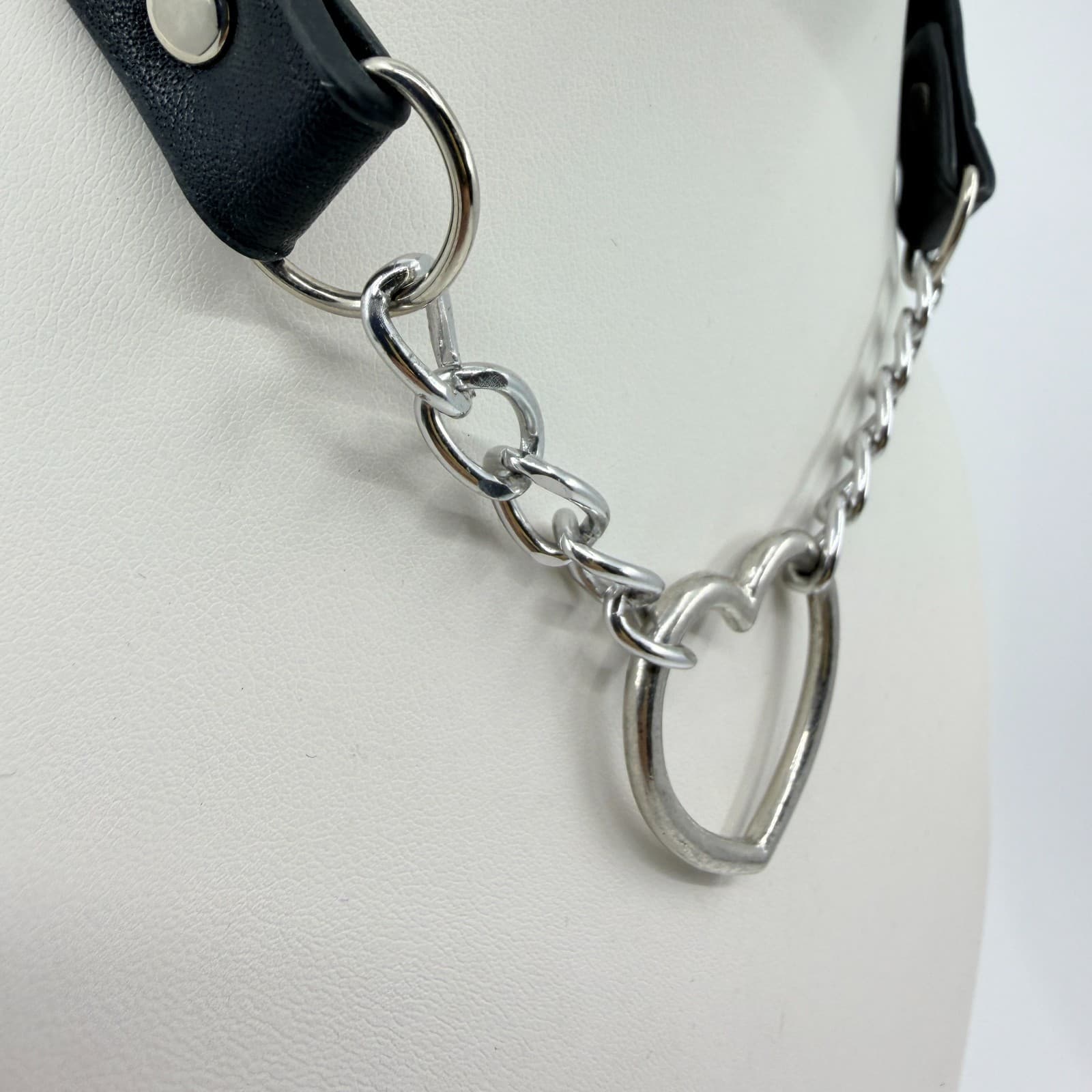 Vintage Silver Tone Heart Choker Necklace Faux Leather Chain Goth Y2K Retro 90s - Thumbnail 7