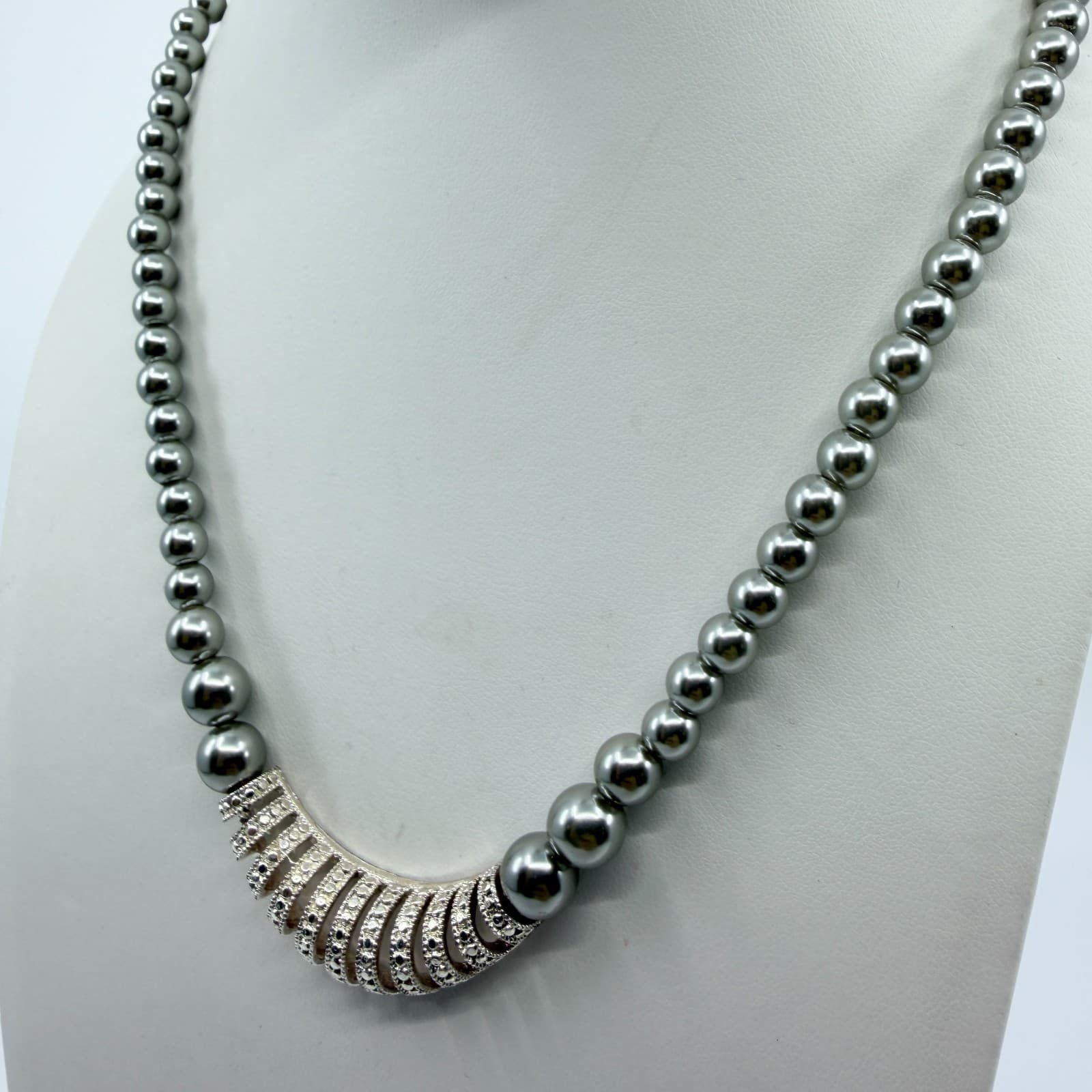 Vintage Avon SAQ Gray Pearl Rhinestone Curved Bib Station Necklace Statement 90s - Thumbnail 6