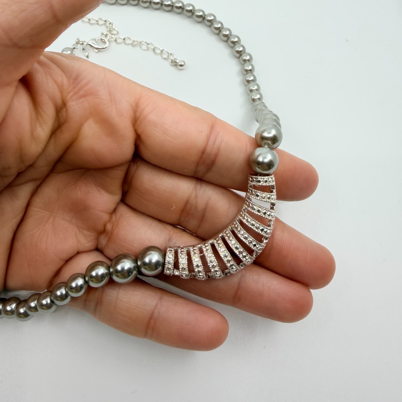Vintage Avon SAQ Gray Pearl Rhinestone Curved Bib Station Necklace Statement 90s - Thumbnail 8