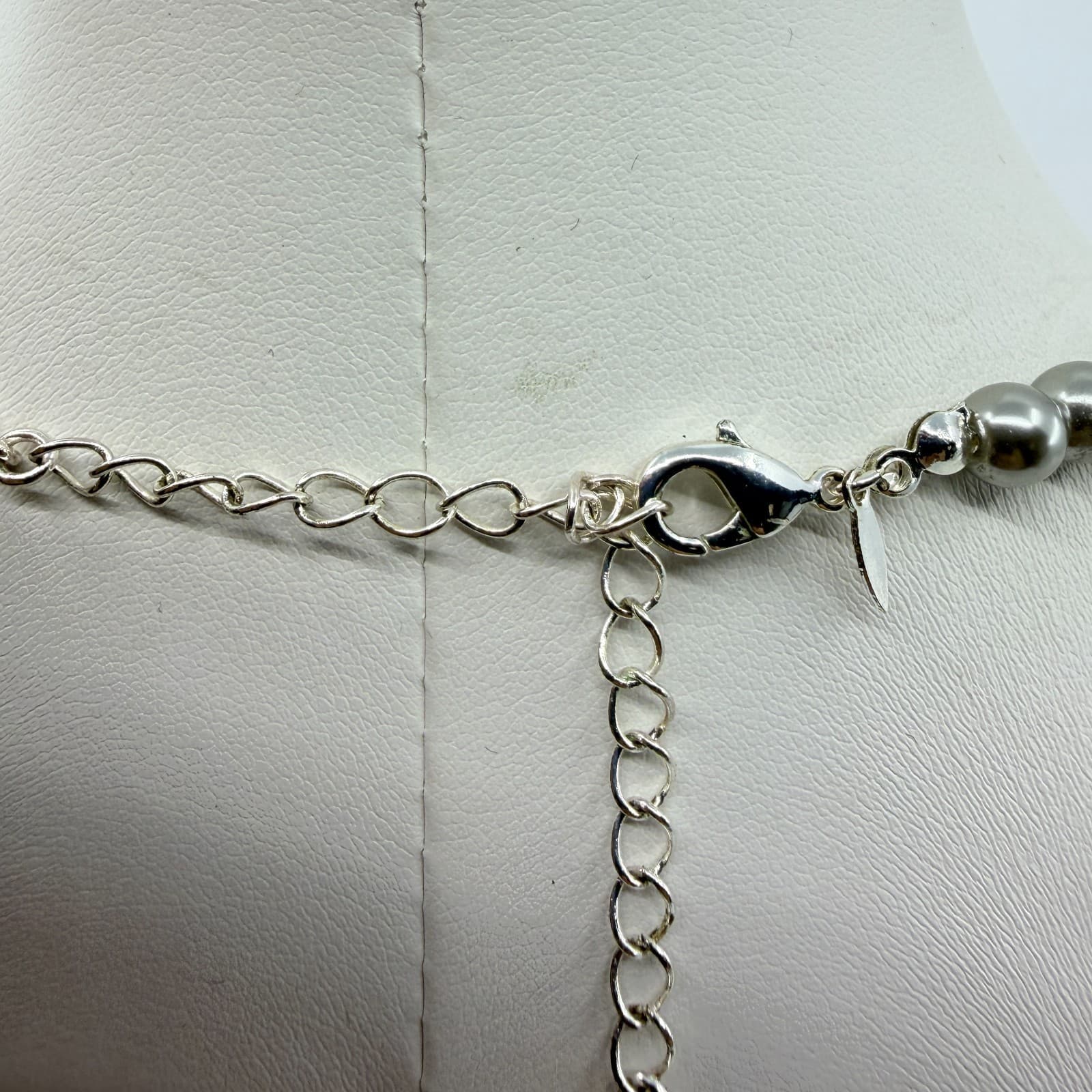 Vintage Avon SAQ Gray Pearl Rhinestone Curved Bib Station Necklace Statement 90s - Thumbnail 7