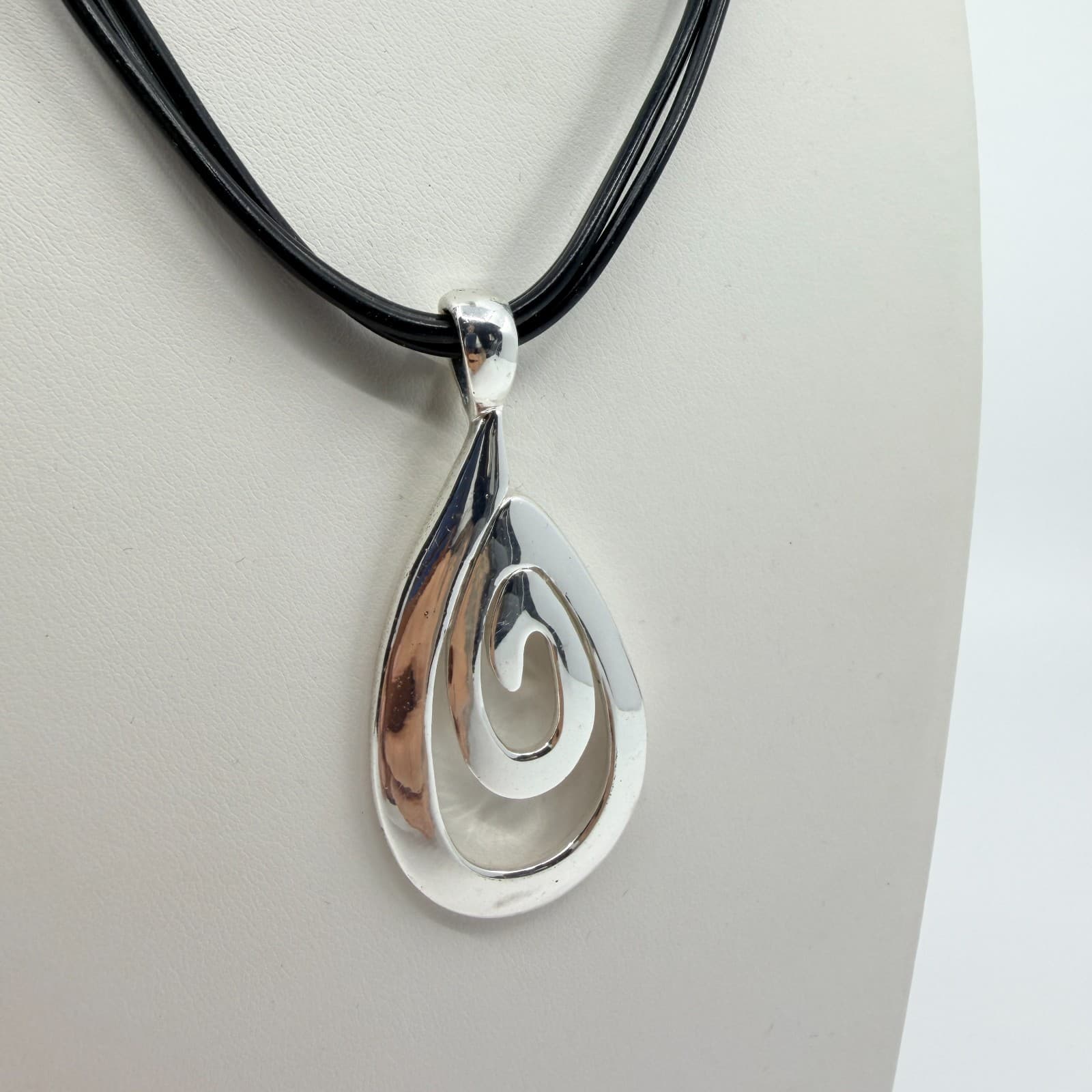 Vintage Two Tone Silver Gold Tone Swirl Teardrop Pendant Necklace Statement 90s - Thumbnail 5