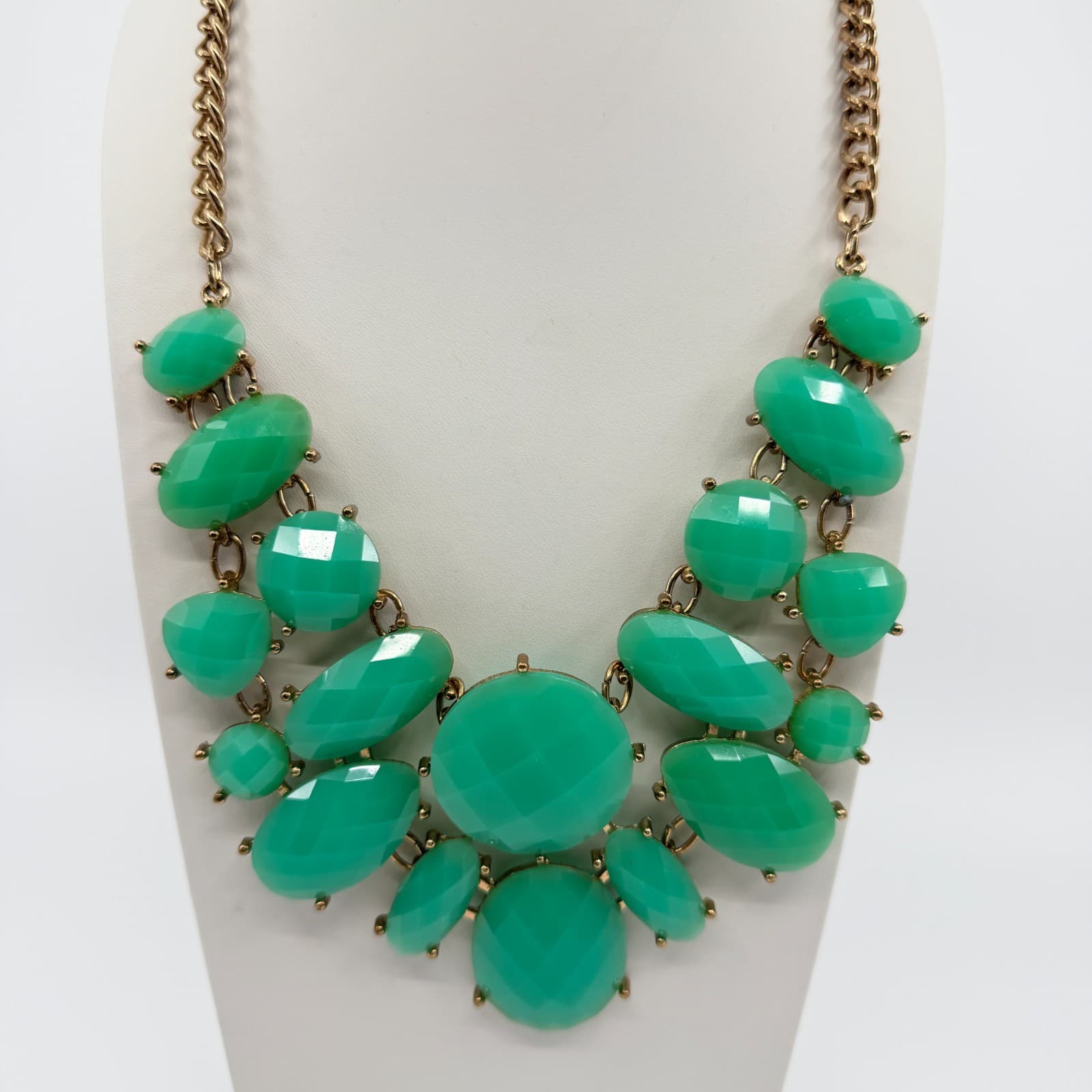 Vintage Gold Tone Mint Green Bib Necklace Faceted Stone Chunky Statement Y2K - Thumbnail 2