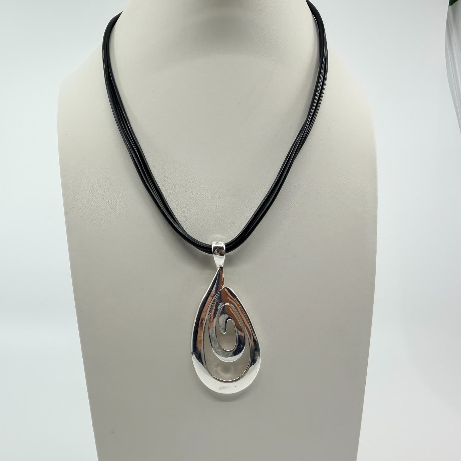 Vintage Two Tone Silver Gold Tone Swirl Teardrop Pendant Necklace Statement 90s - Thumbnail 4