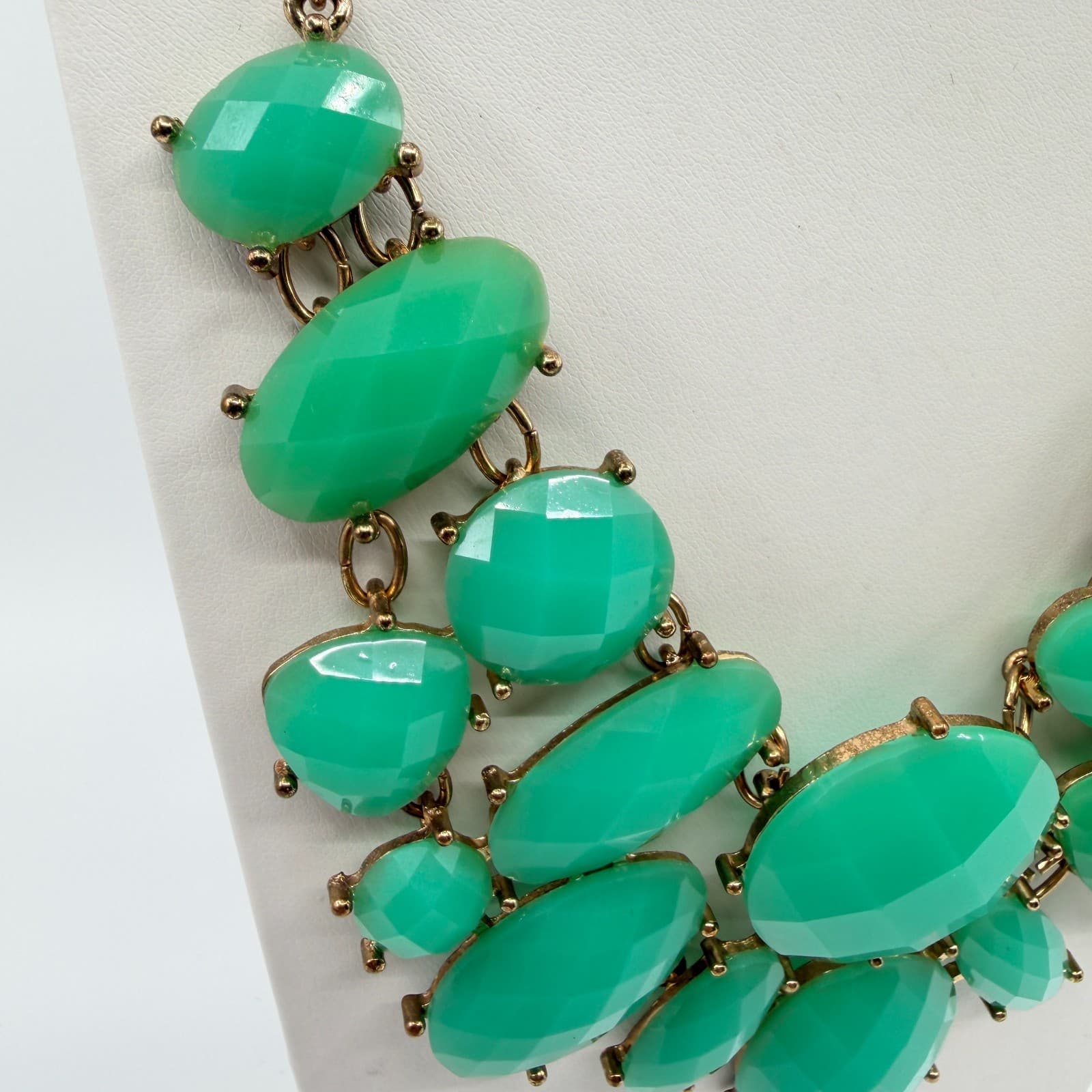 Vintage Gold Tone Mint Green Bib Necklace Faceted Stone Chunky Statement Y2K - Thumbnail 4