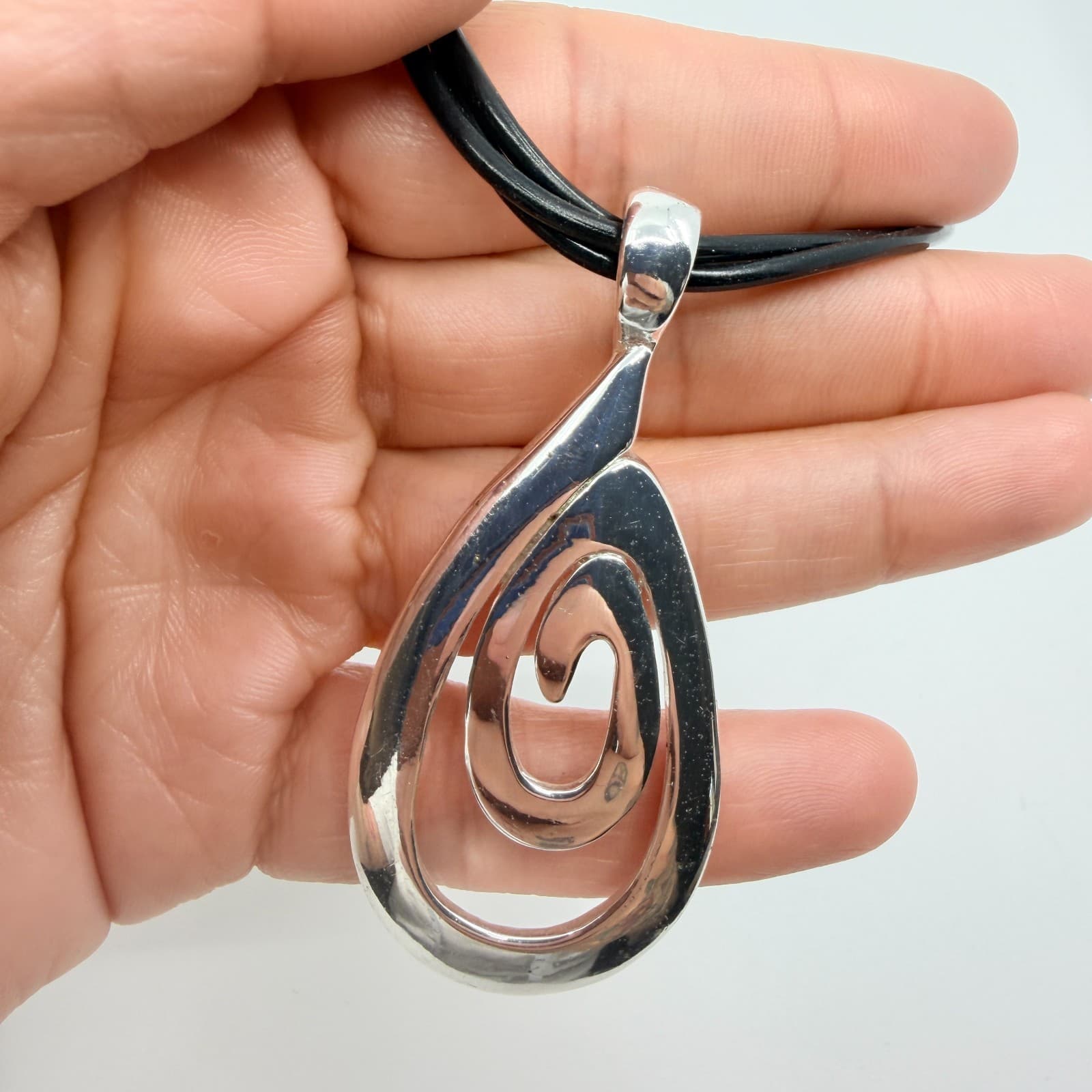 Vintage Two Tone Silver Gold Tone Swirl Teardrop Pendant Necklace Statement 90s - Thumbnail 8