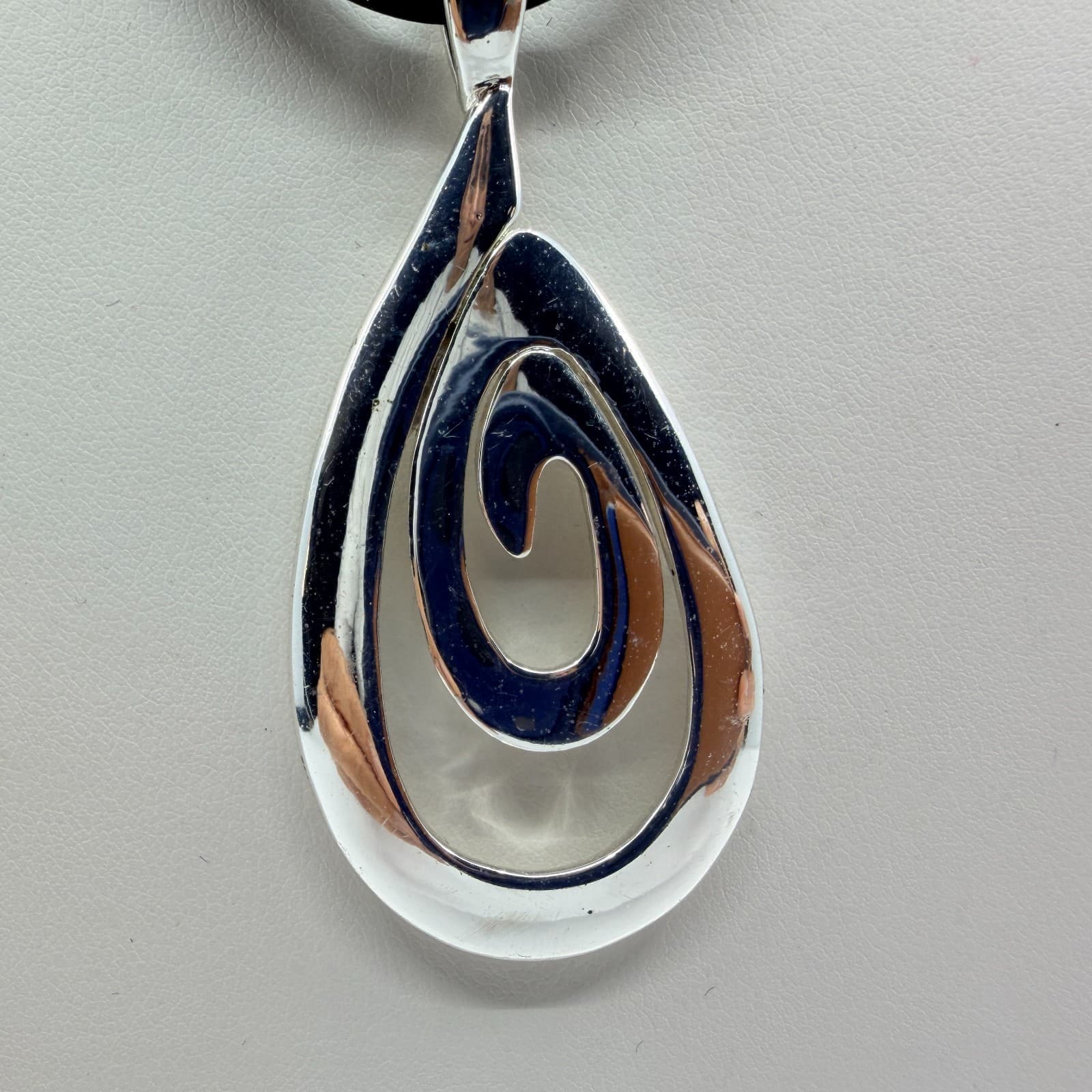Vintage Two Tone Silver Gold Tone Swirl Teardrop Pendant Necklace Statement 90s - Thumbnail 2