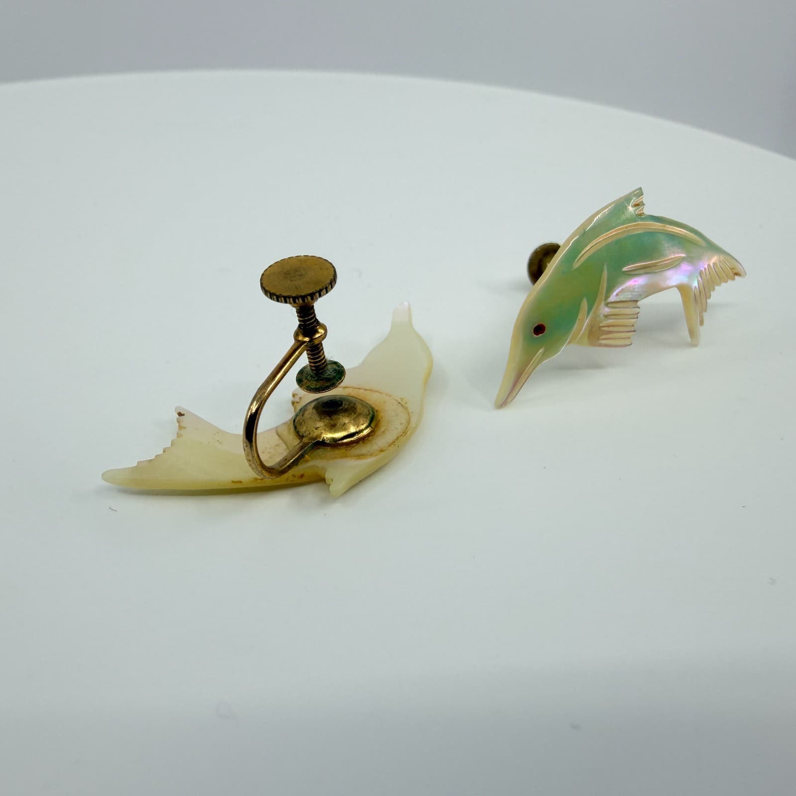 Vintage Gold Tone Iridescent Fish Dolphin Screw Back Earrings Beachy Boho Retro - Thumbnail 2