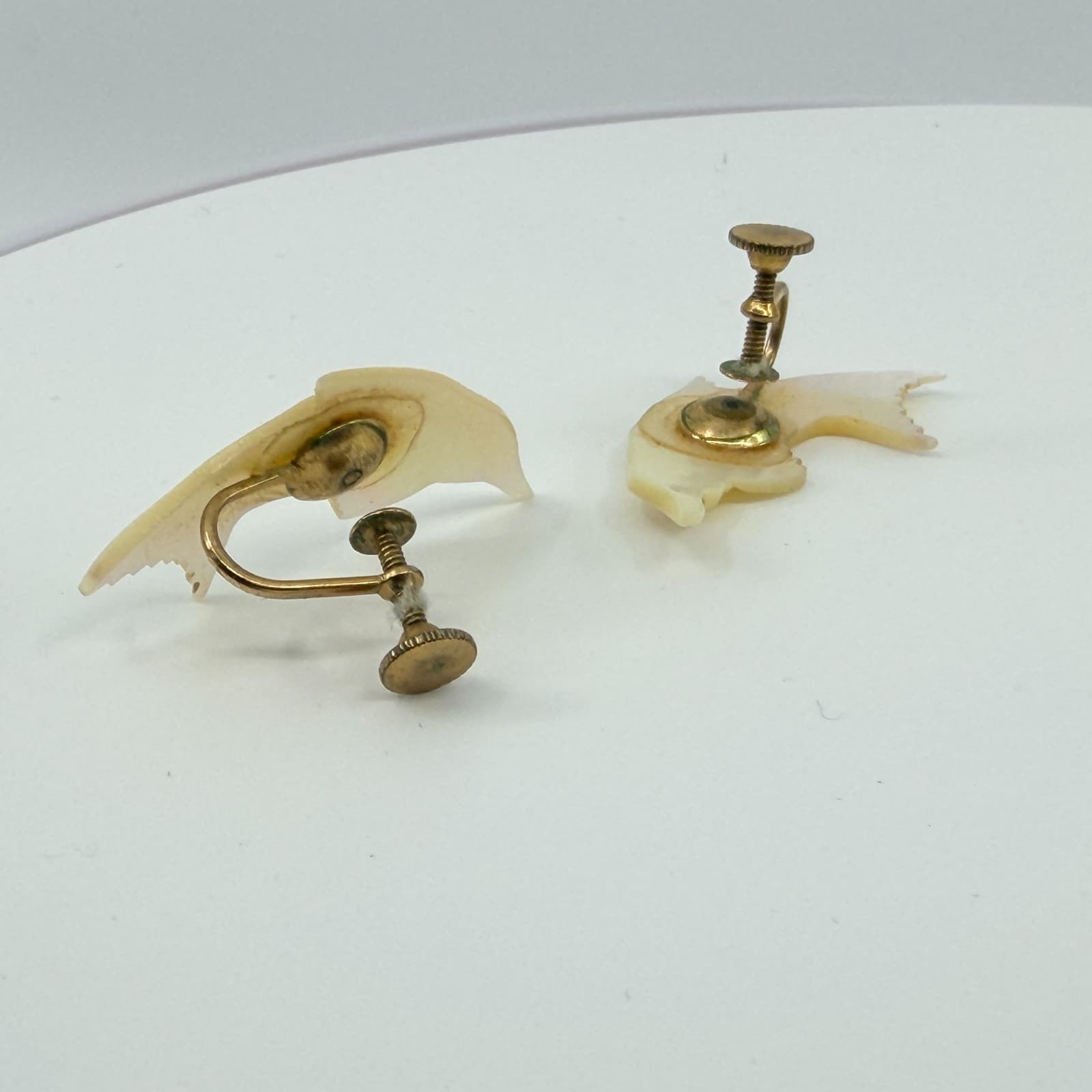 Vintage Gold Tone Iridescent Fish Dolphin Screw Back Earrings Beachy Boho Retro - Thumbnail 3