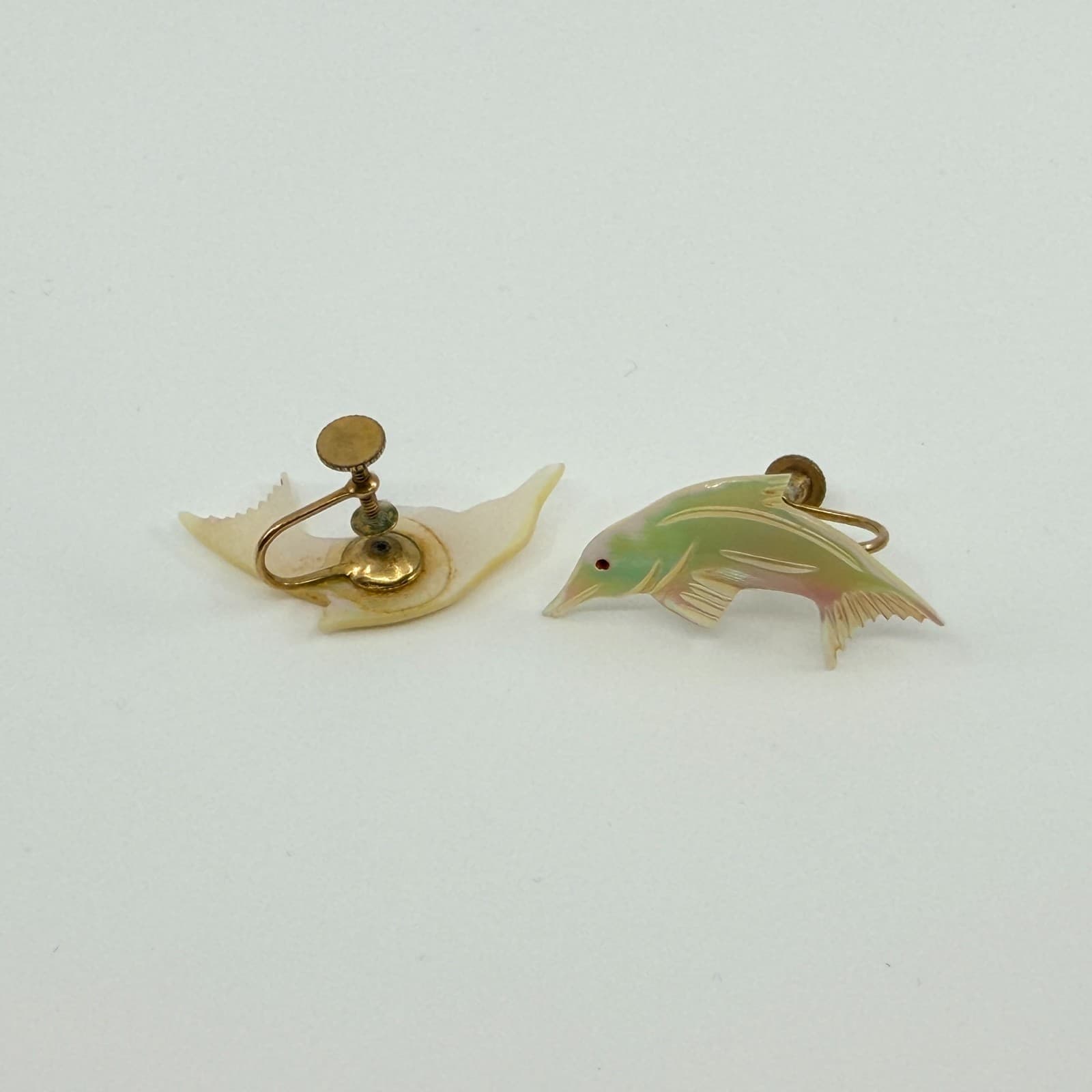 Vintage Gold Tone Iridescent Fish Dolphin Screw Back Earrings Beachy Boho Retro - Thumbnail 4