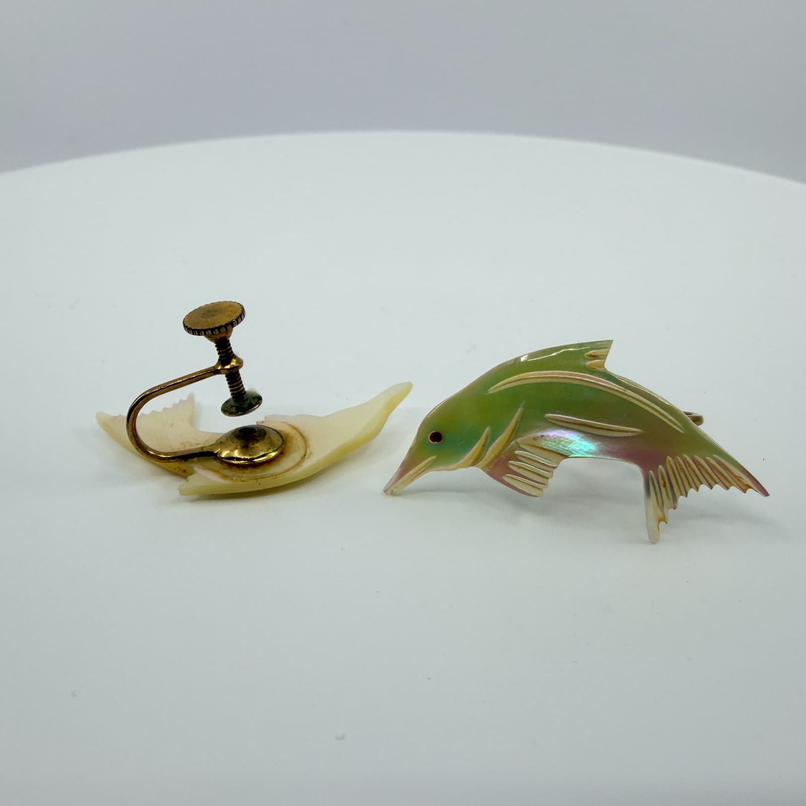 Vintage Gold Tone Iridescent Fish Dolphin Screw Back Earrings Beachy Boho Retro - Thumbnail 5
