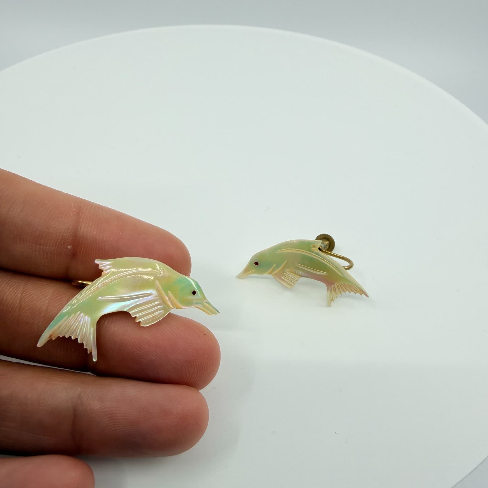 Vintage Gold Tone Iridescent Fish Dolphin Screw Back Earrings Beachy Boho Retro - Thumbnail 6