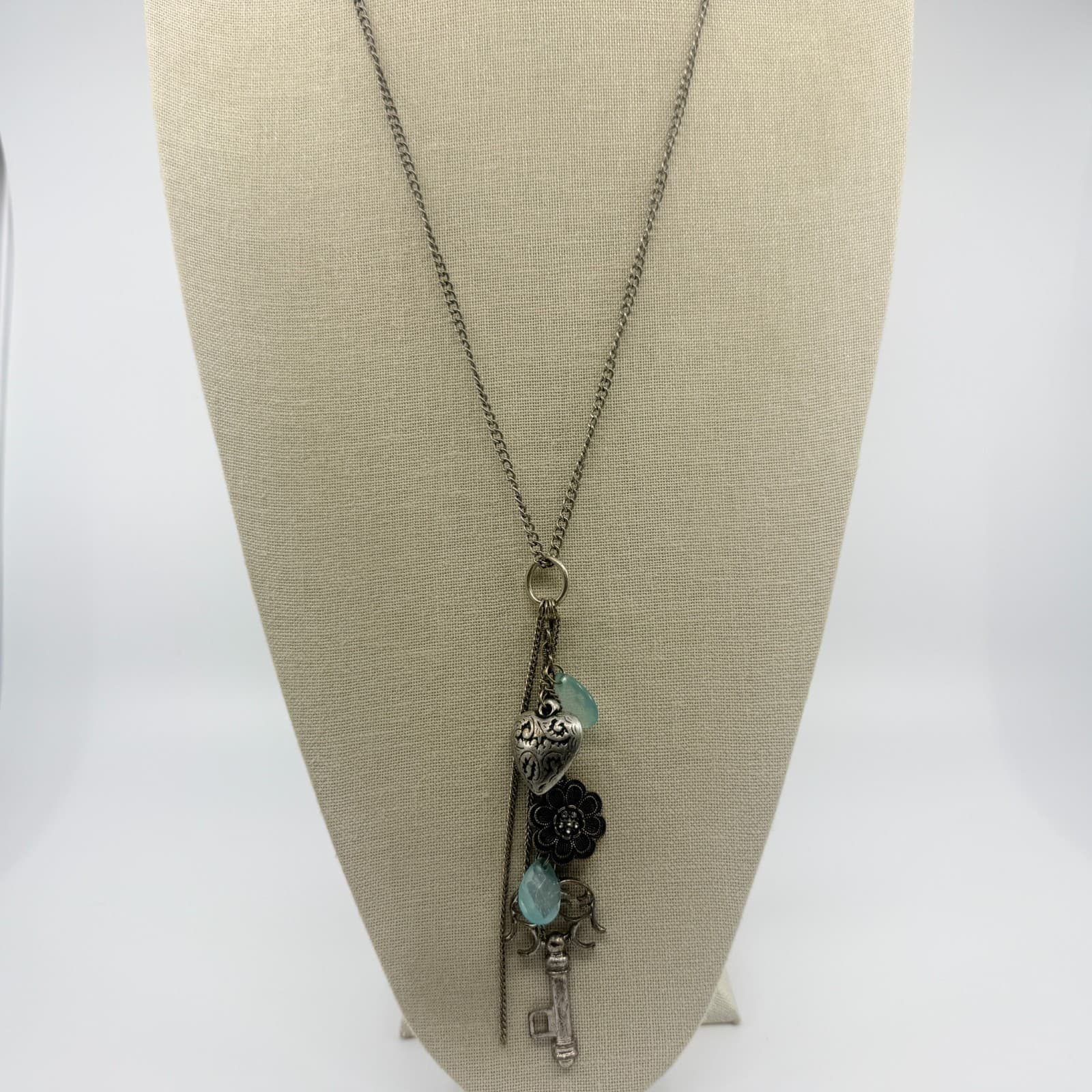 Vintage Antique Silver Tone Charm Necklace Heart Key Flower Boho Statement Y2K - Thumbnail 5