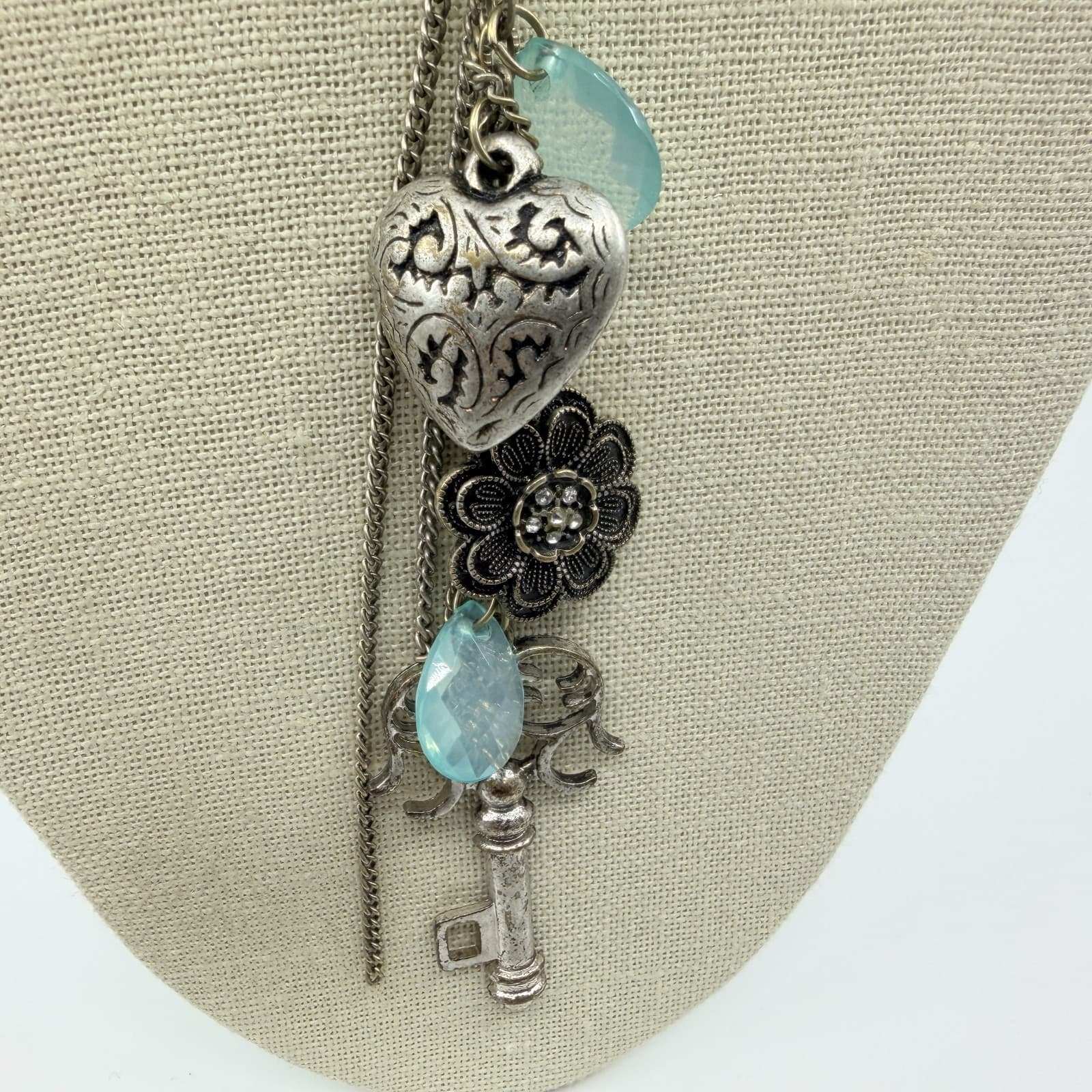 Vintage Antique Silver Tone Charm Necklace Heart Key Flower Boho Statement Y2K - Thumbnail 3
