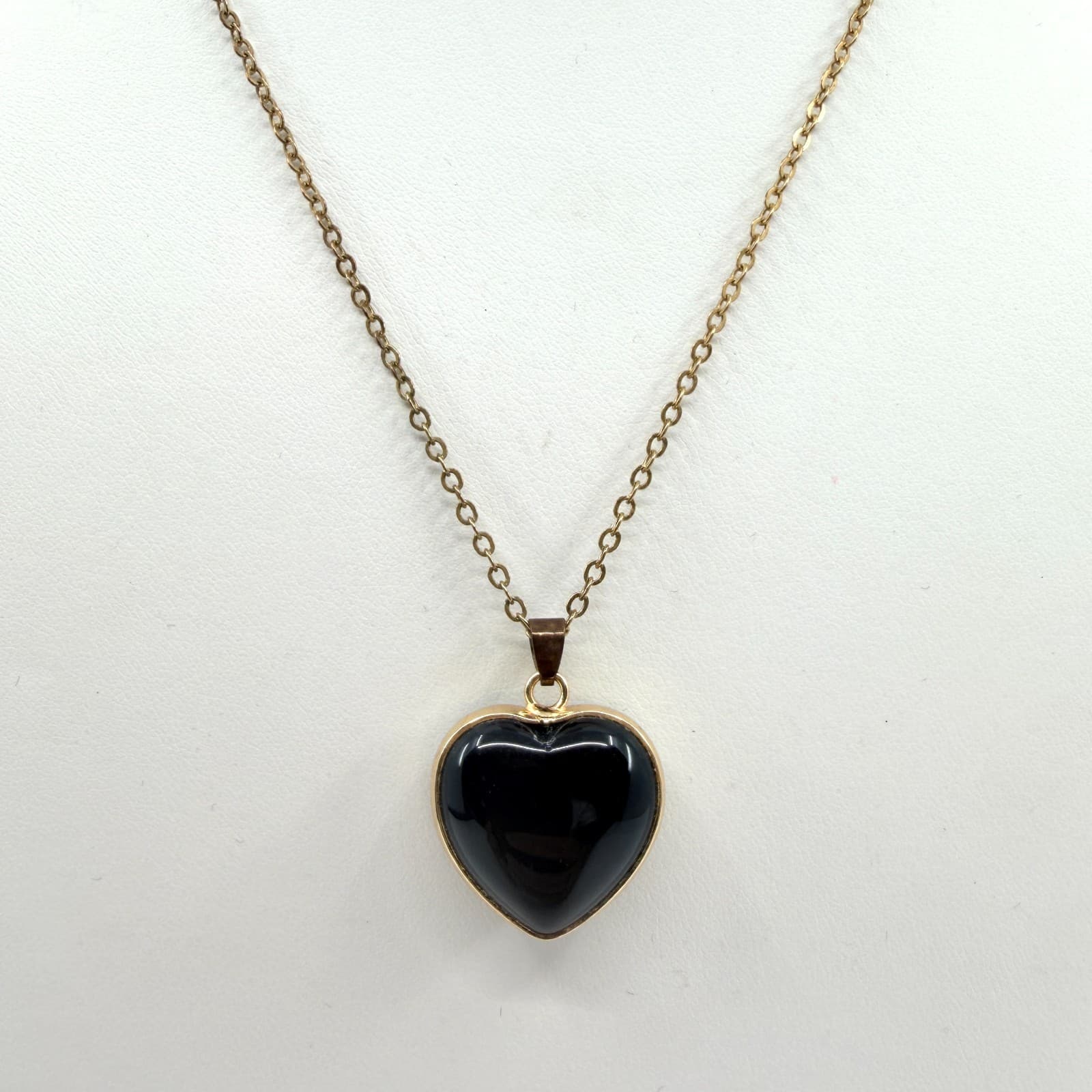 Vintage Gold Tone Black Heart Pendant Necklace Minimalist Dainty Retro Statement - Thumbnail 2