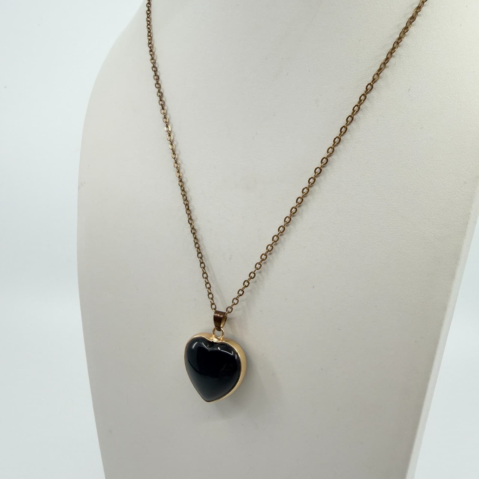 Vintage Gold Tone Black Heart Pendant Necklace Minimalist Dainty Retro Statement - Thumbnail 7