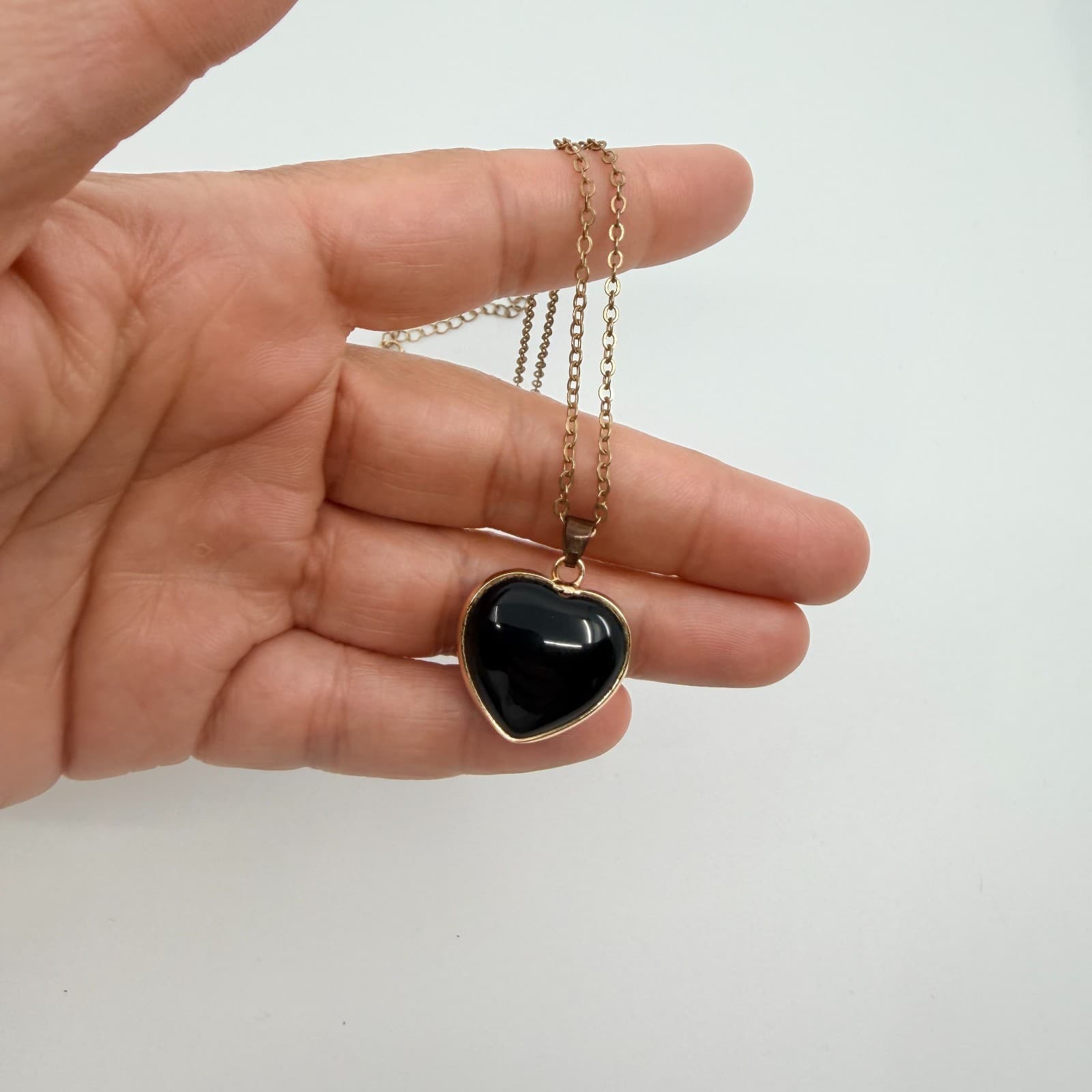 Vintage Gold Tone Black Heart Pendant Necklace Minimalist Dainty Retro Statement - Thumbnail 10