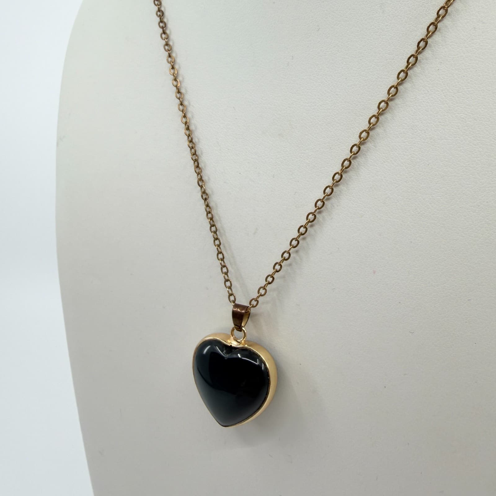 Vintage Gold Tone Black Heart Pendant Necklace Minimalist Dainty Retro Statement - Thumbnail 6
