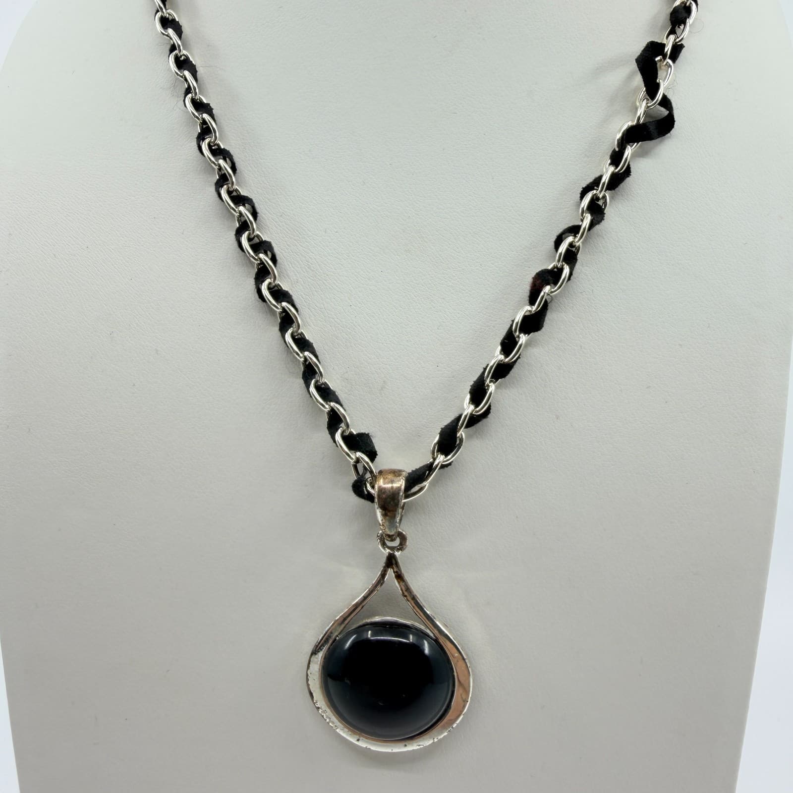 Vintage Silver Tone Black Cabochon Pendant Necklace Woven Chain Retro Boho - Thumbnail 2