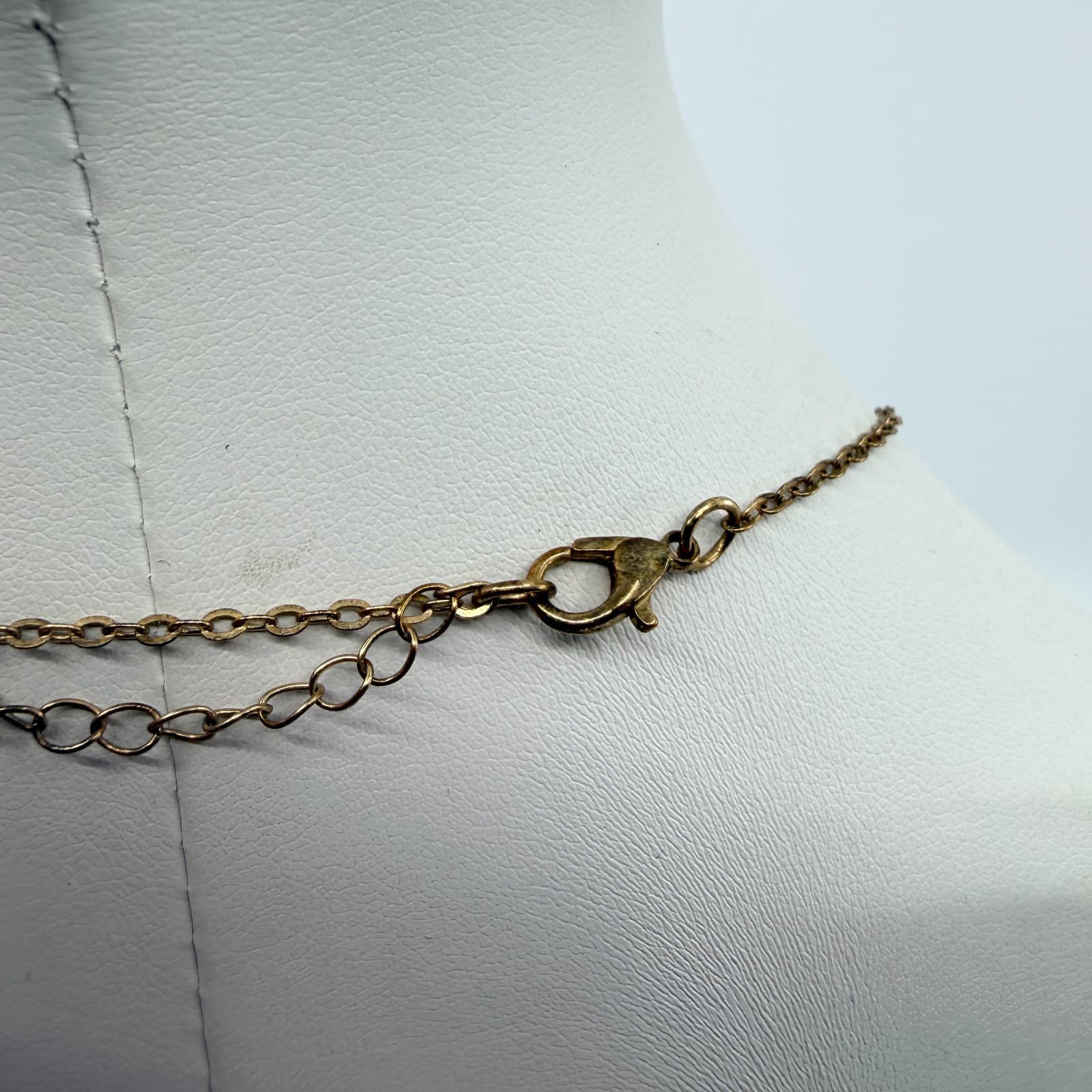 Vintage Gold Tone Black Heart Pendant Necklace Minimalist Dainty Retro Statement - Thumbnail 9