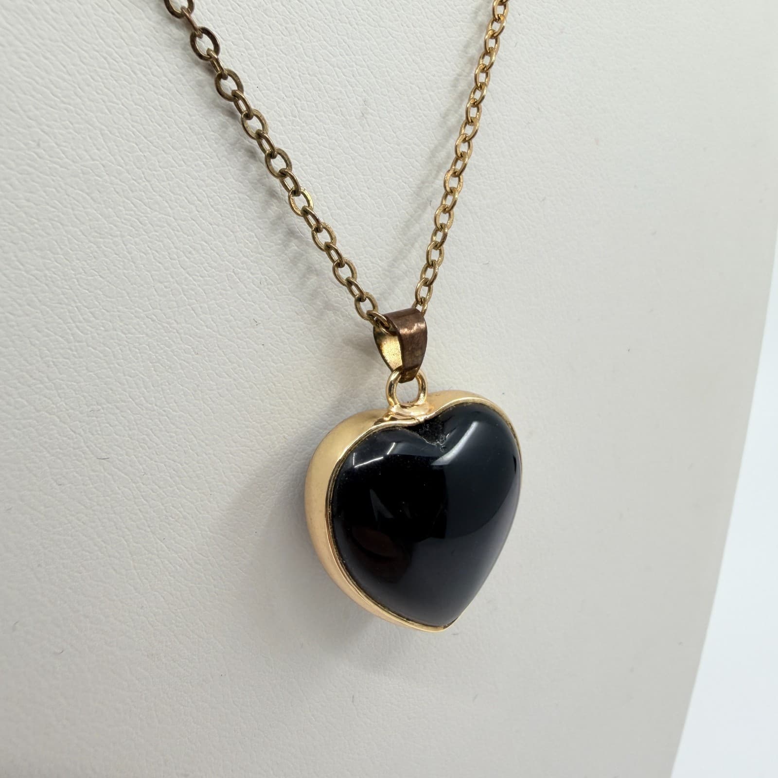 Vintage Gold Tone Black Heart Pendant Necklace Minimalist Dainty Retro Statement - Thumbnail 5