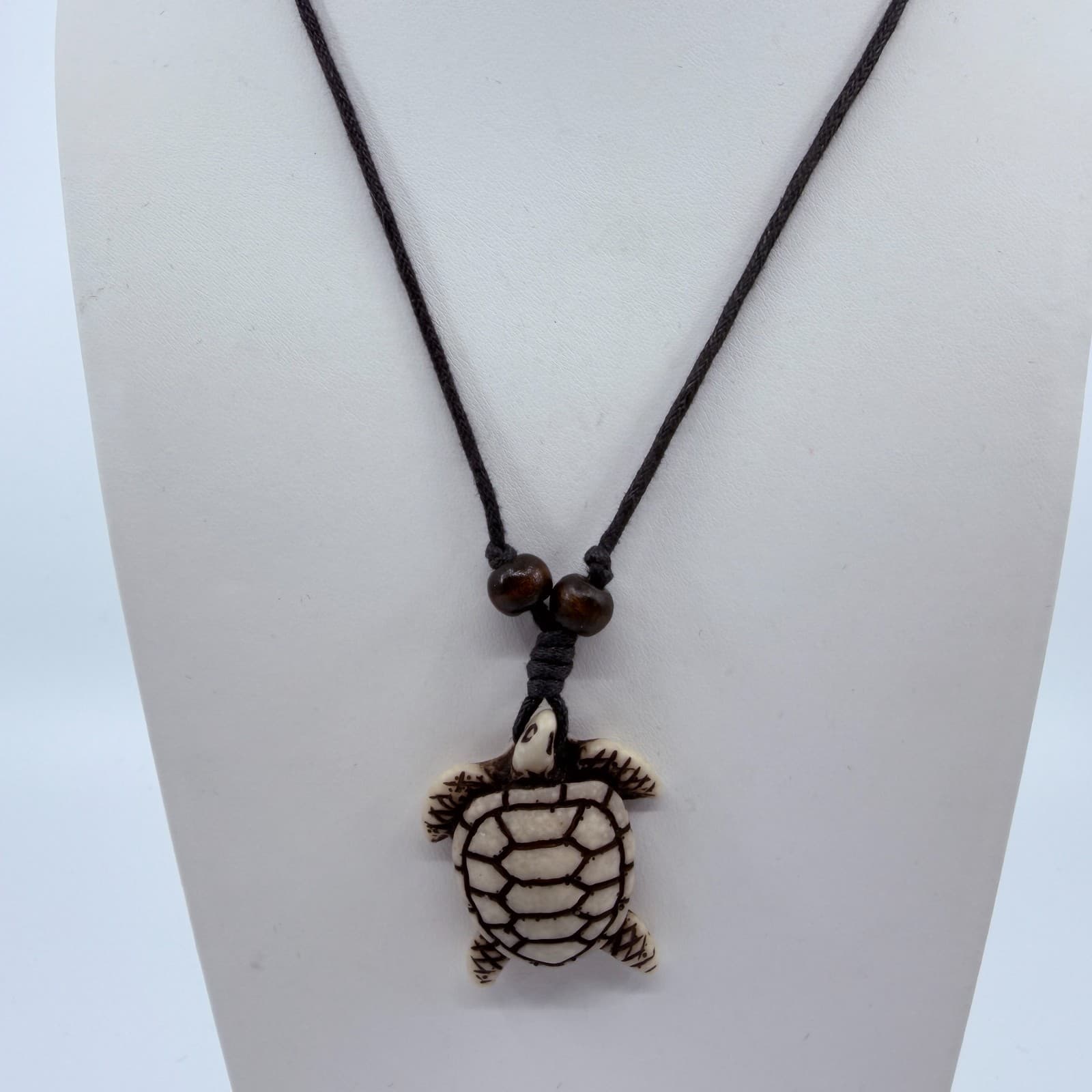 Vintage Carved Sea Turtle Pendant Necklace Black Cord Beachy Boho Minimalist 90s - Thumbnail 3